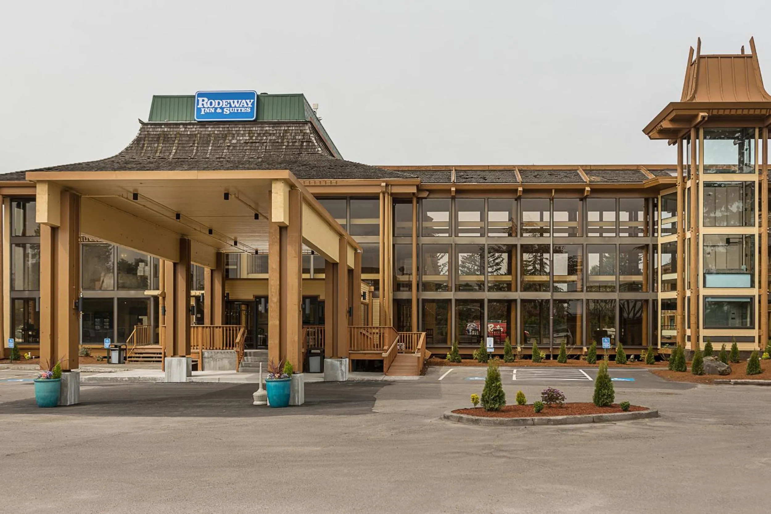 Facade/entrance in Rodeway Inn & Suites Portland - Jantzen Beach