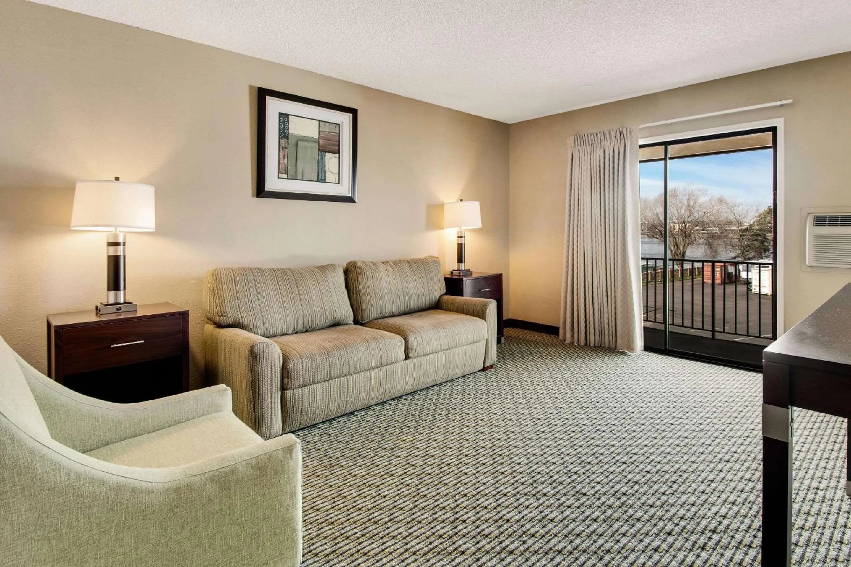 Seating area in Rodeway Inn & Suites Portland - Jantzen Beach