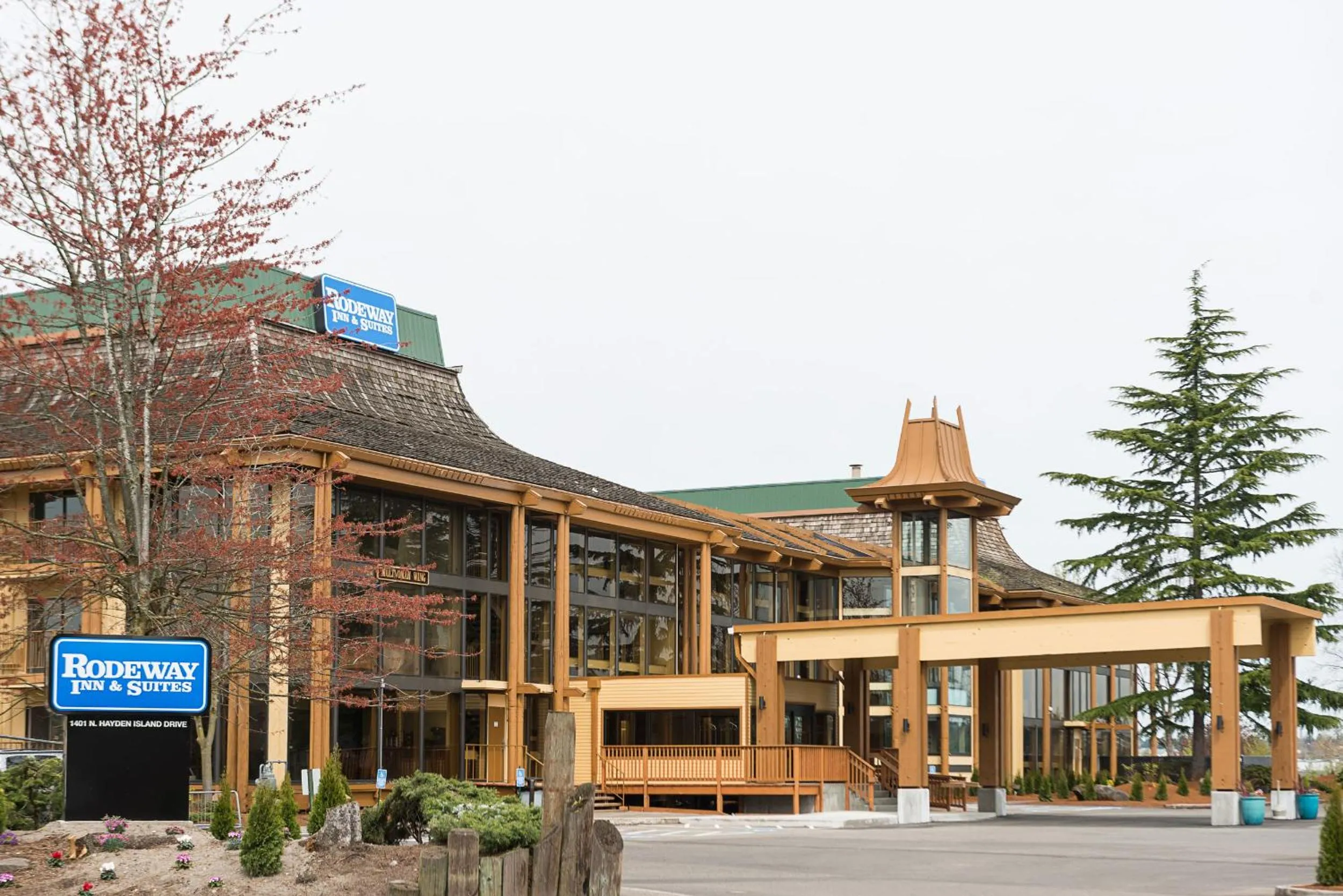 Facade/entrance in Rodeway Inn & Suites Portland - Jantzen Beach