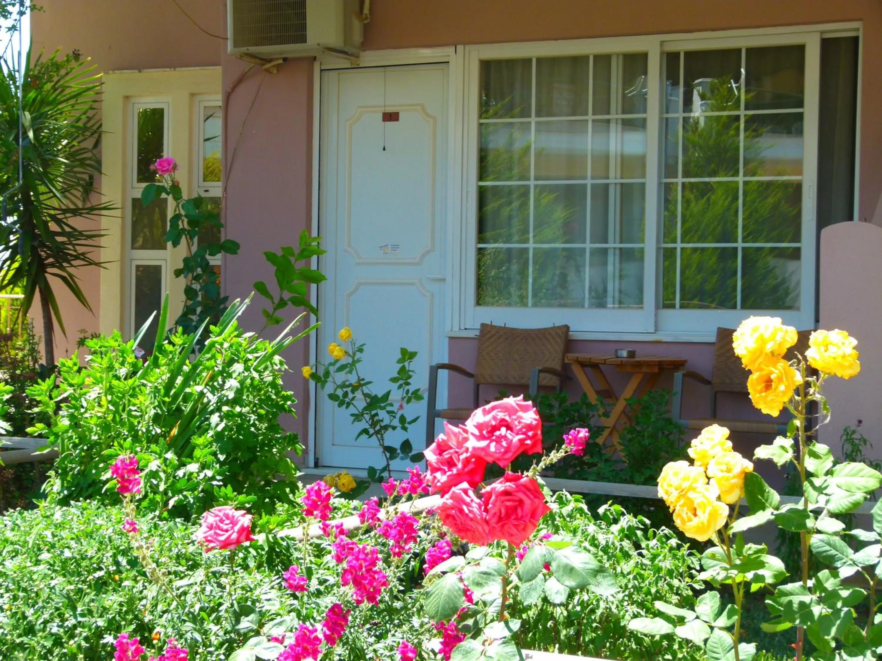 Facade/entrance in Sun Rise Hotel Apartments