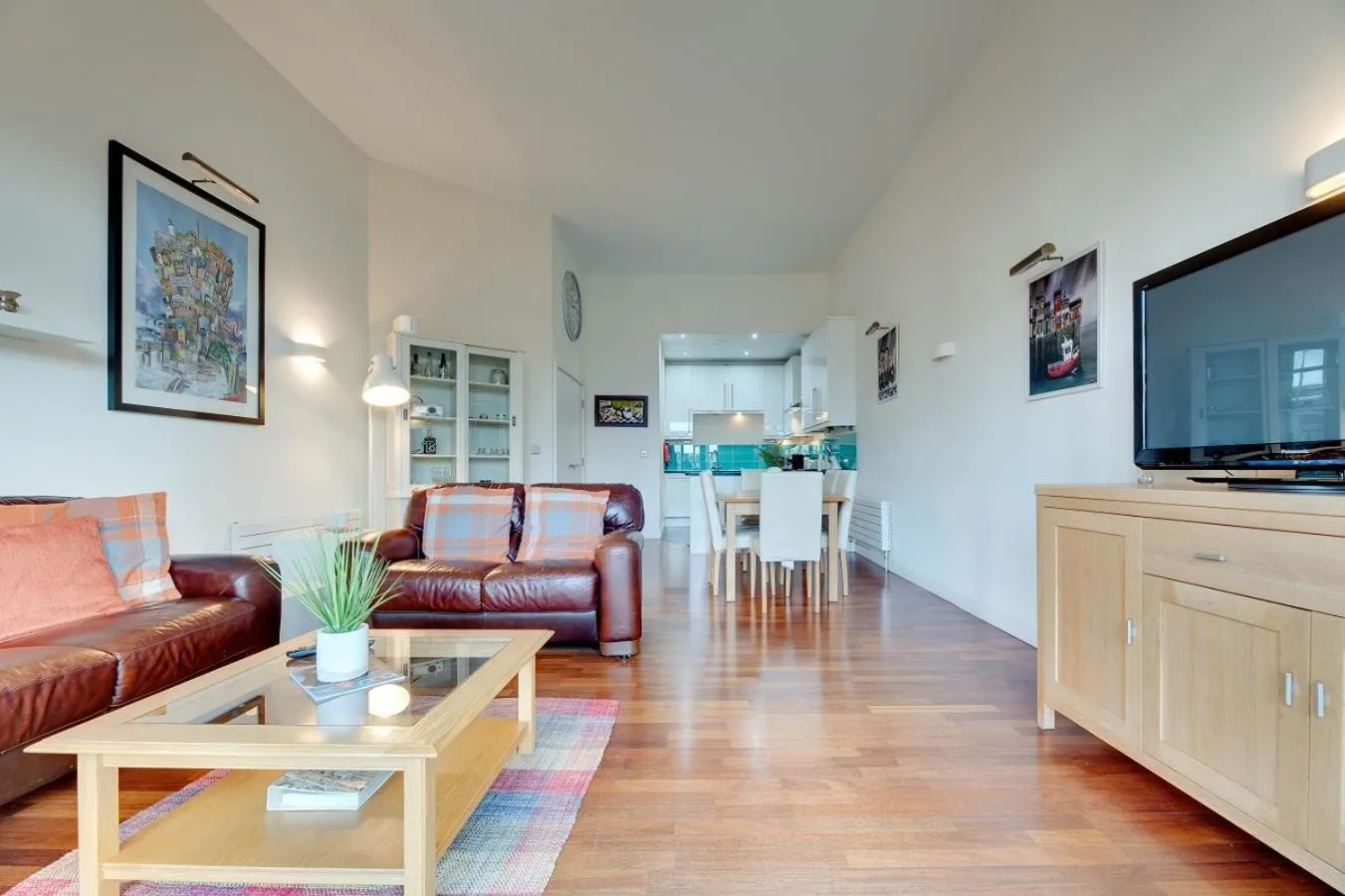 Living room in Week2week Fantastic 1 Bed Apartment Newcastle Centre