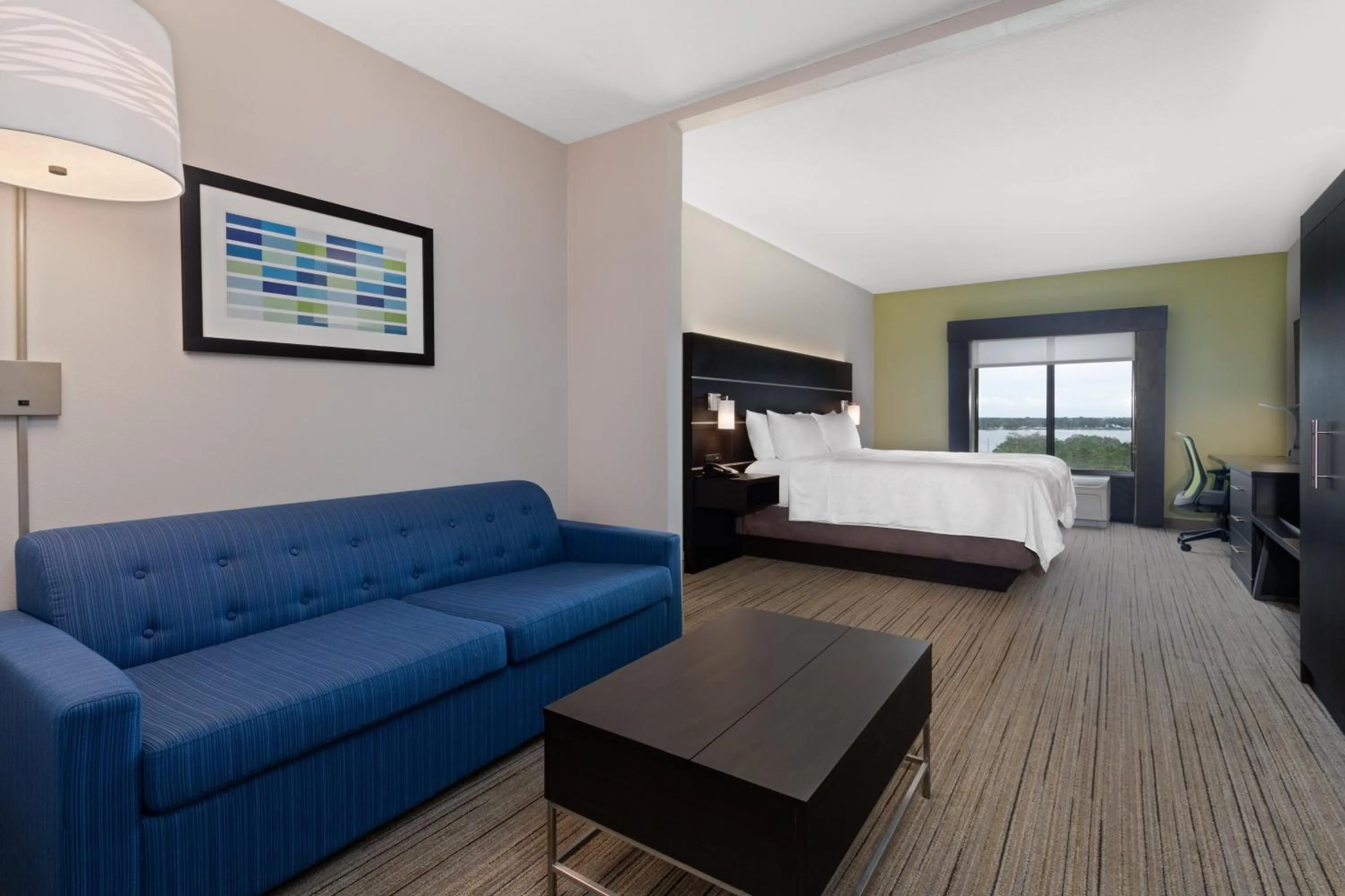 Photo of the whole room, Bed in Holiday Inn Express & Suites Lake Placid by IHG