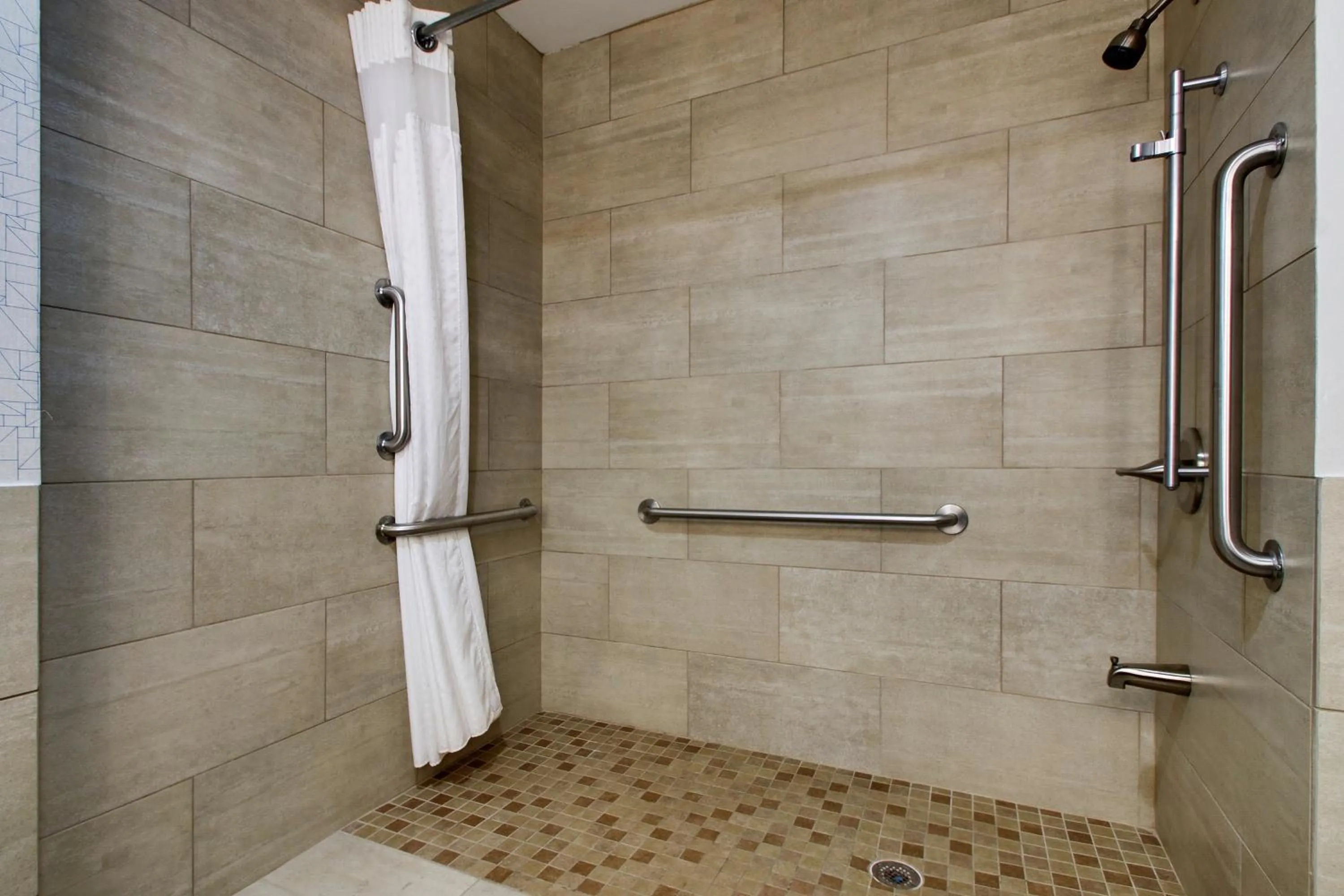 Photo of the whole room in Holiday Inn Express Hotel & Suites Lebanon by IHG