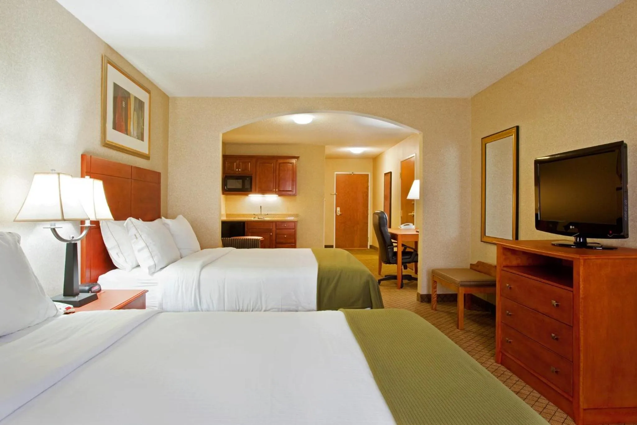 Photo of the whole room, Bed in Holiday Inn Express Hotel & Suites Goshen by IHG
