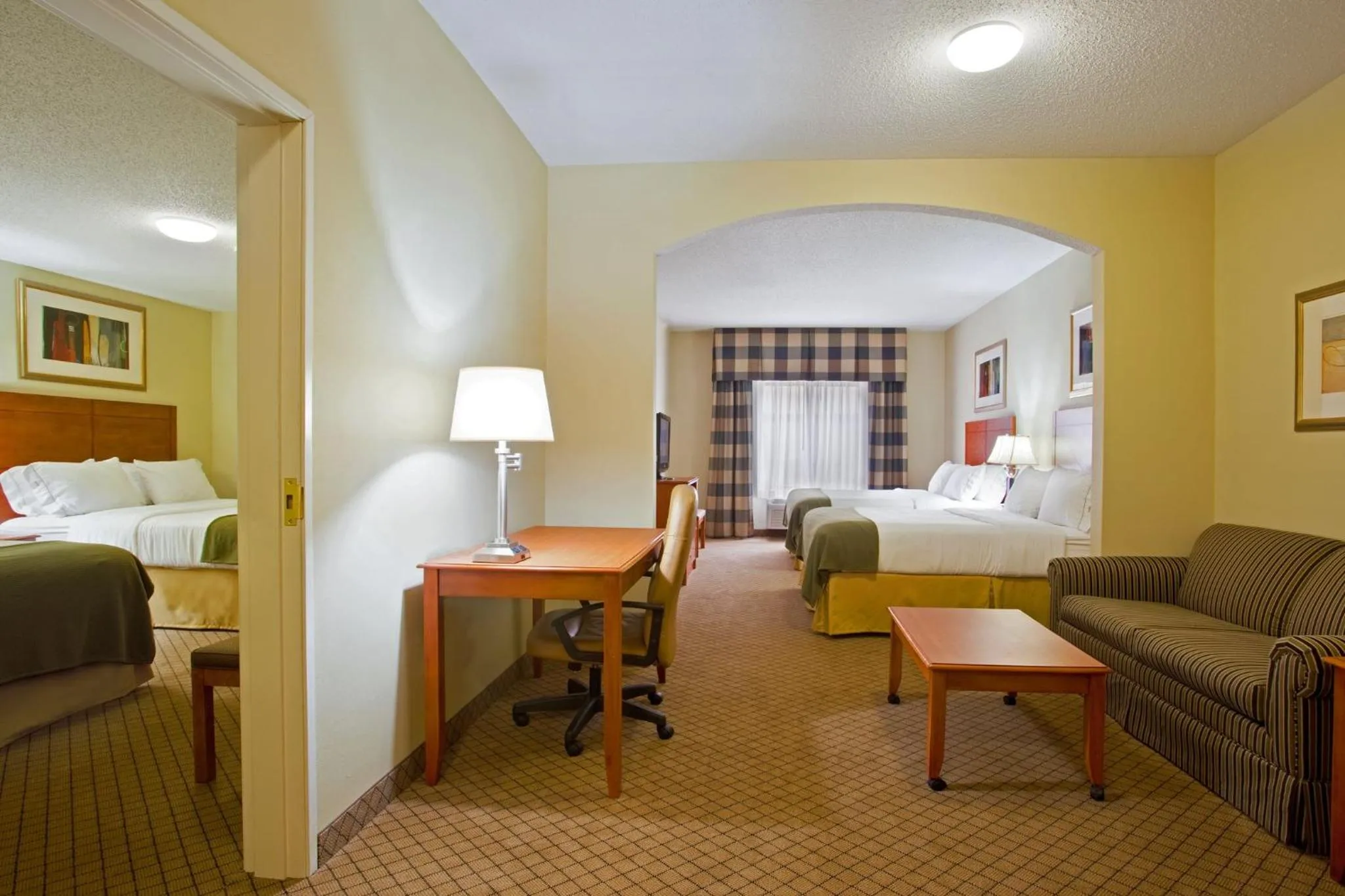 Photo of the whole room, Bed in Holiday Inn Express Hotel & Suites Goshen by IHG