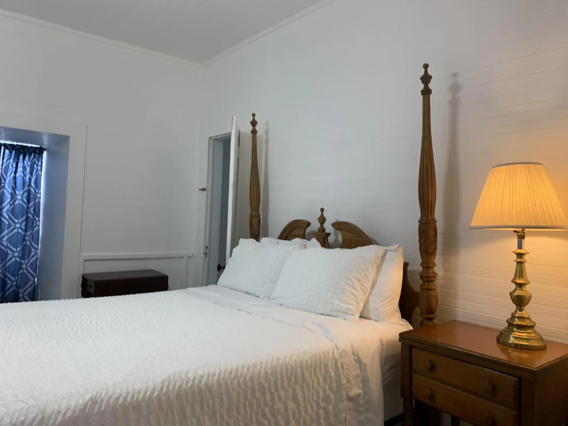 Bedroom, Bed in Meadows Inn