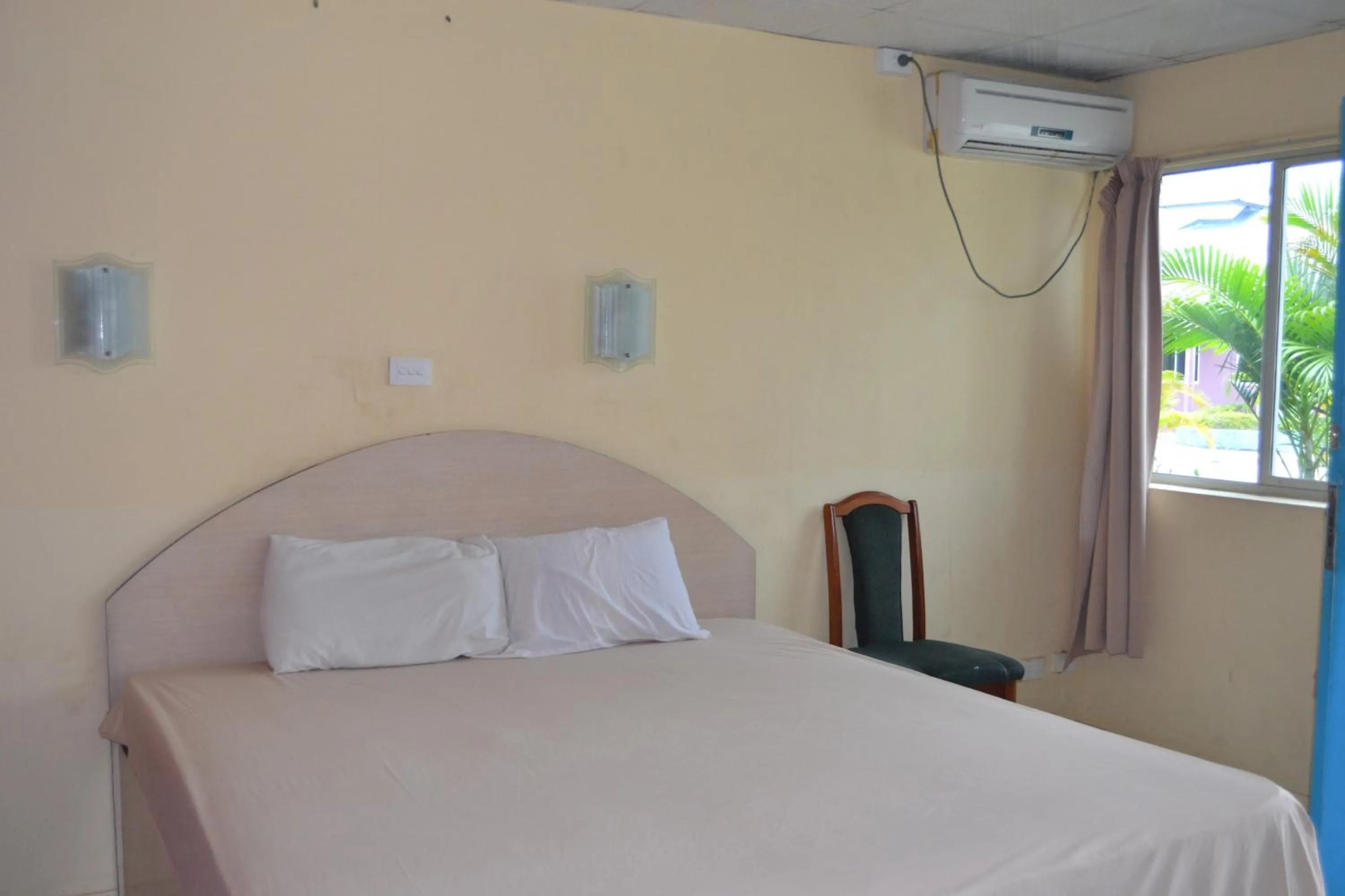 Bedroom, Bed in Funworld Plaza Hotel