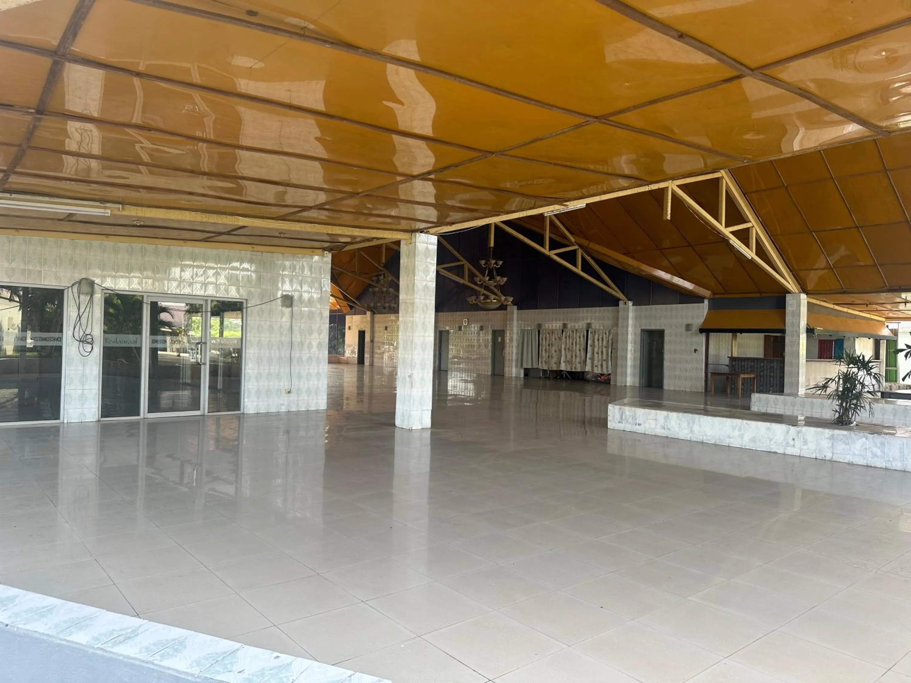 Facade/entrance in Funworld Plaza Hotel