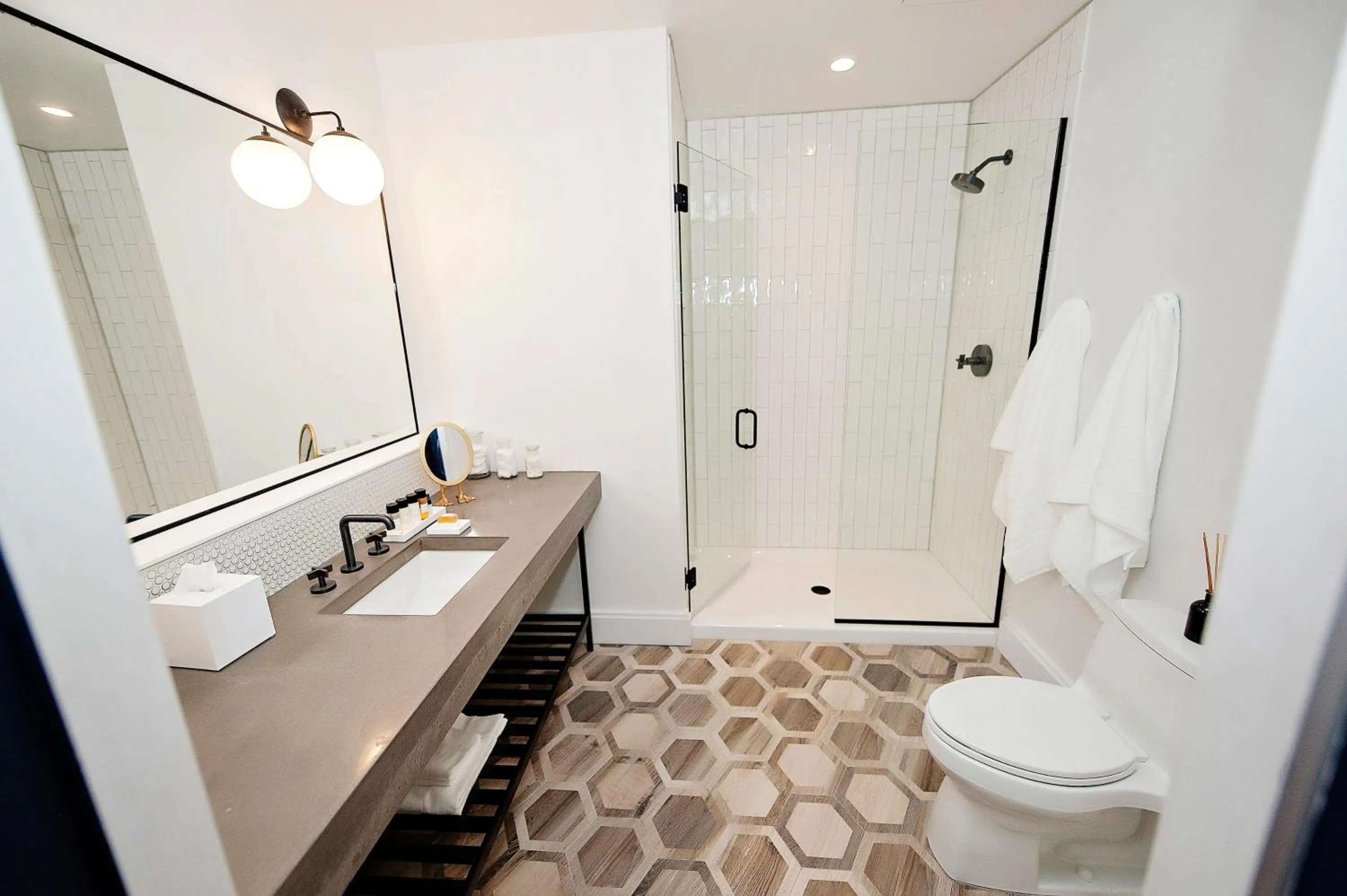 Bathroom in Hotel Covington Cincinnati Riverfront