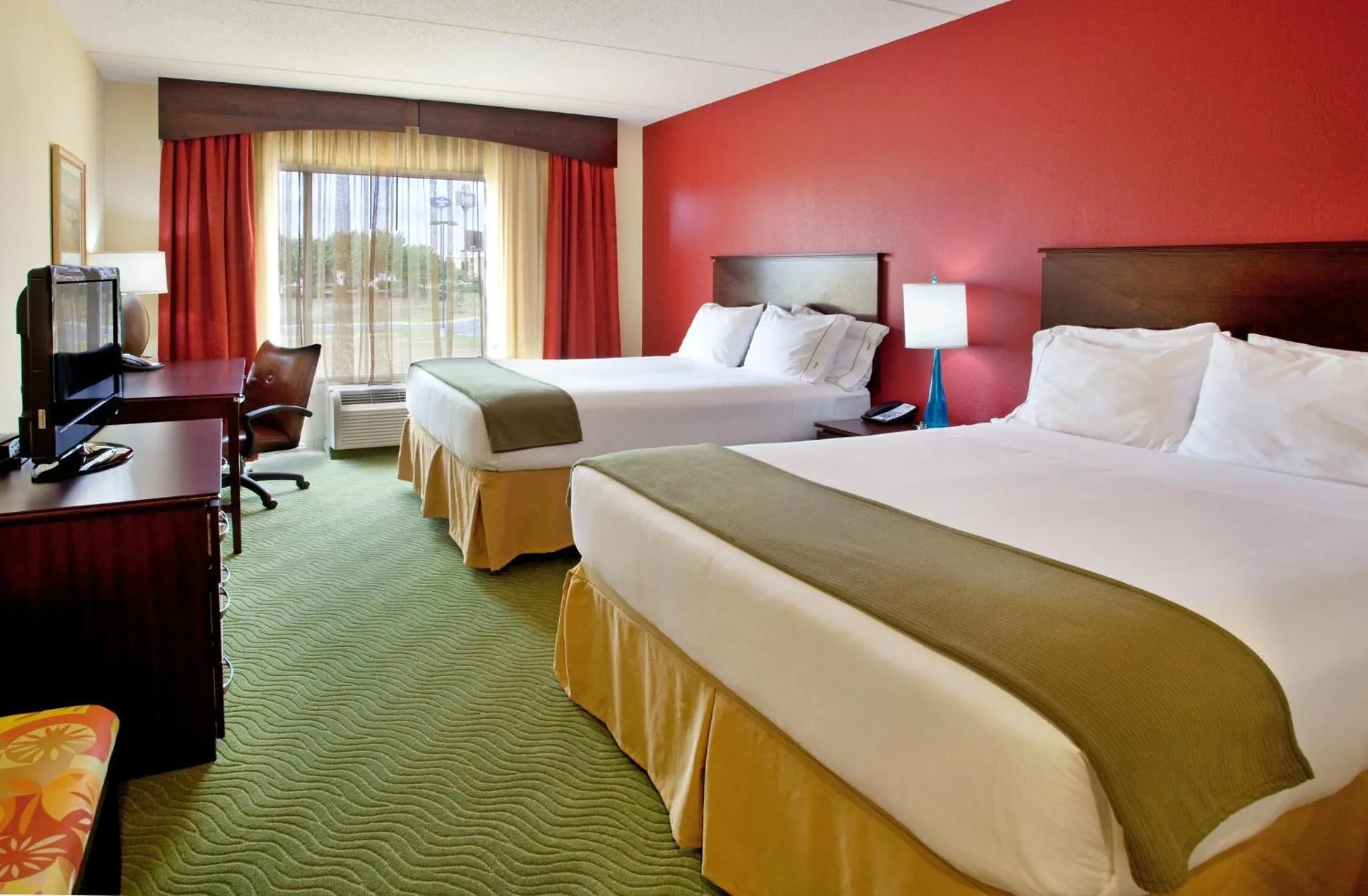 Photo of the whole room, Bed in Holiday Inn Express & Suites - Spartanburg-North by IHG