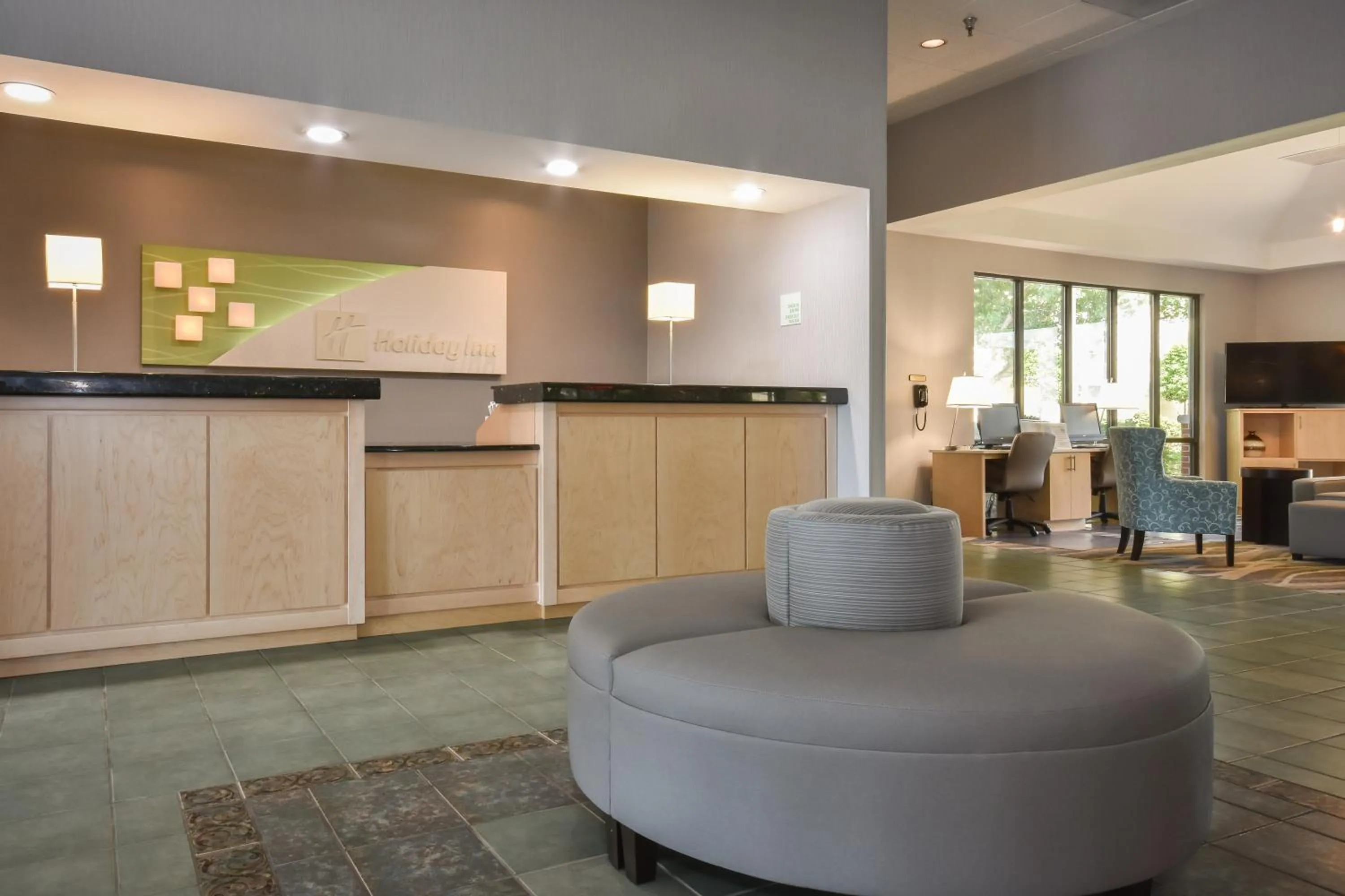 Lobby or reception in Holiday Inn Lumberton by IHG