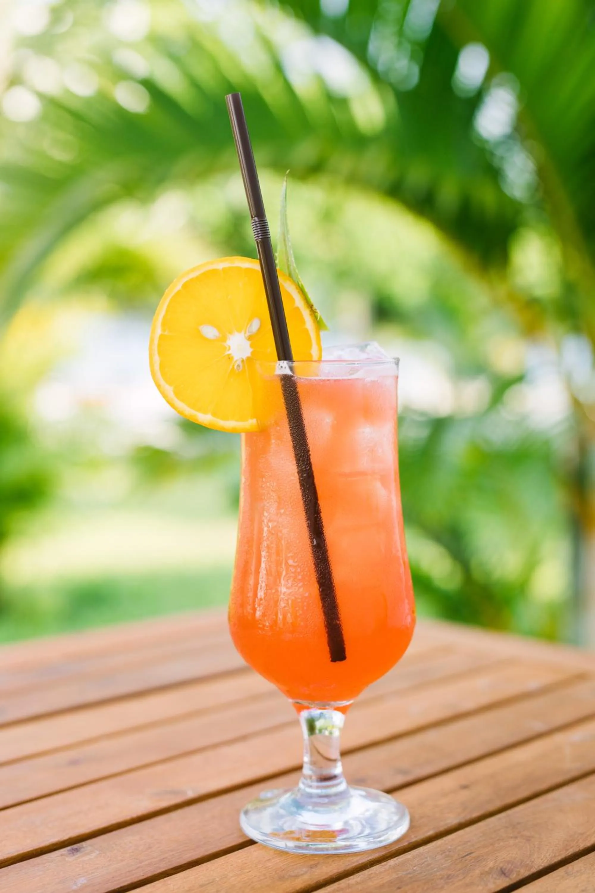 Food and drinks in Long Set Resort