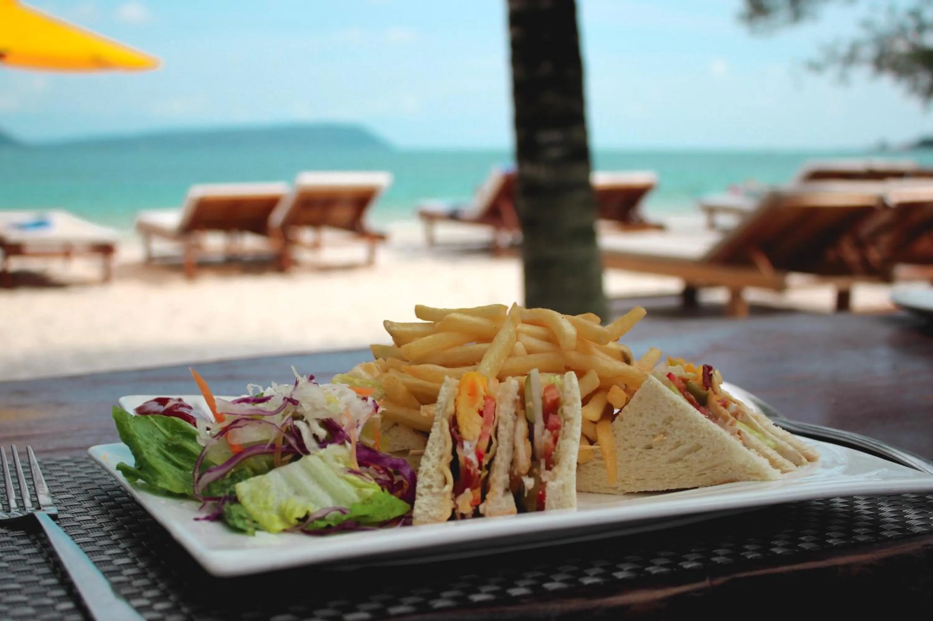 Restaurant/places to eat in Long Set Resort