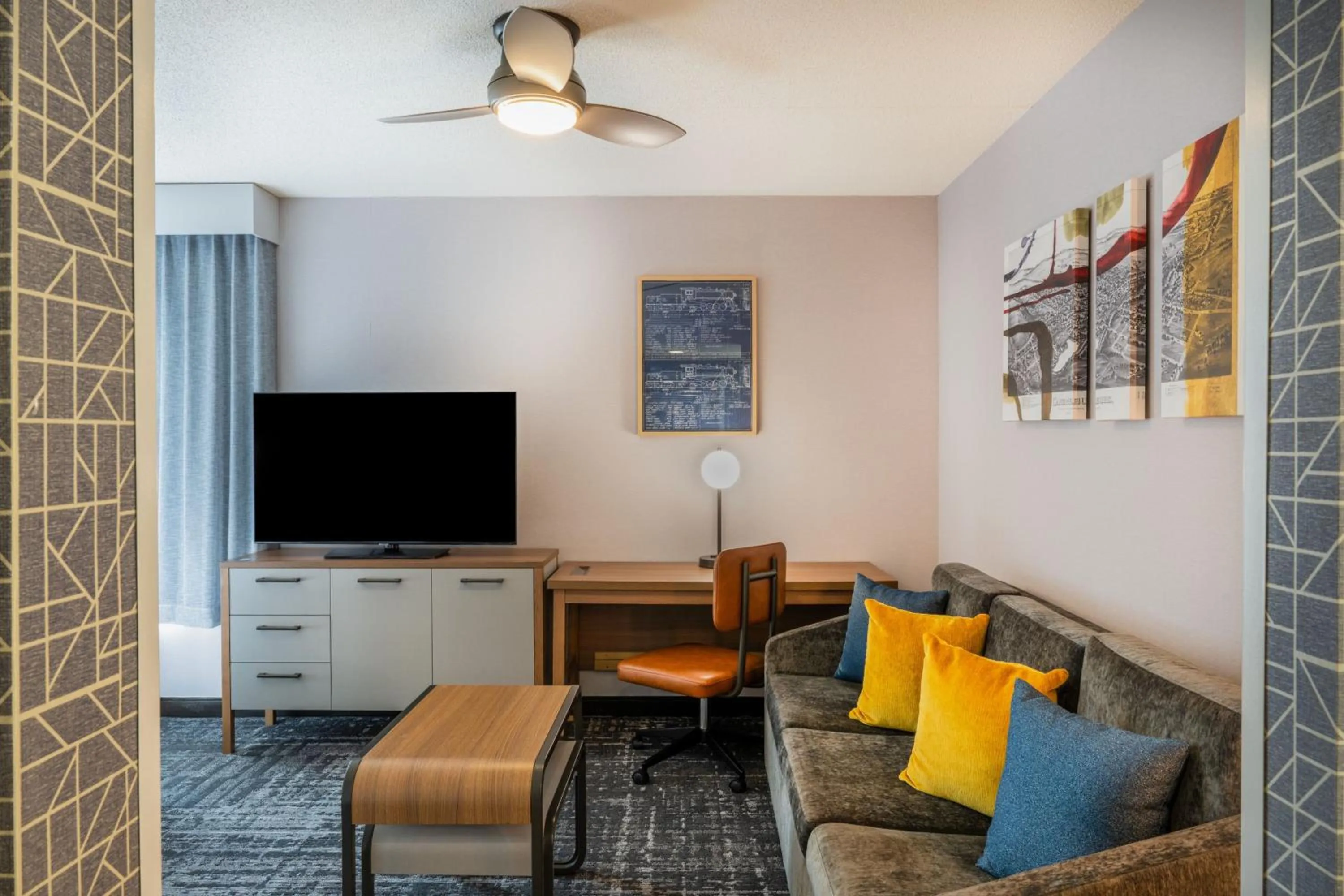 Seating area in Homewood Suites by Hilton Pittsburgh-Southpointe