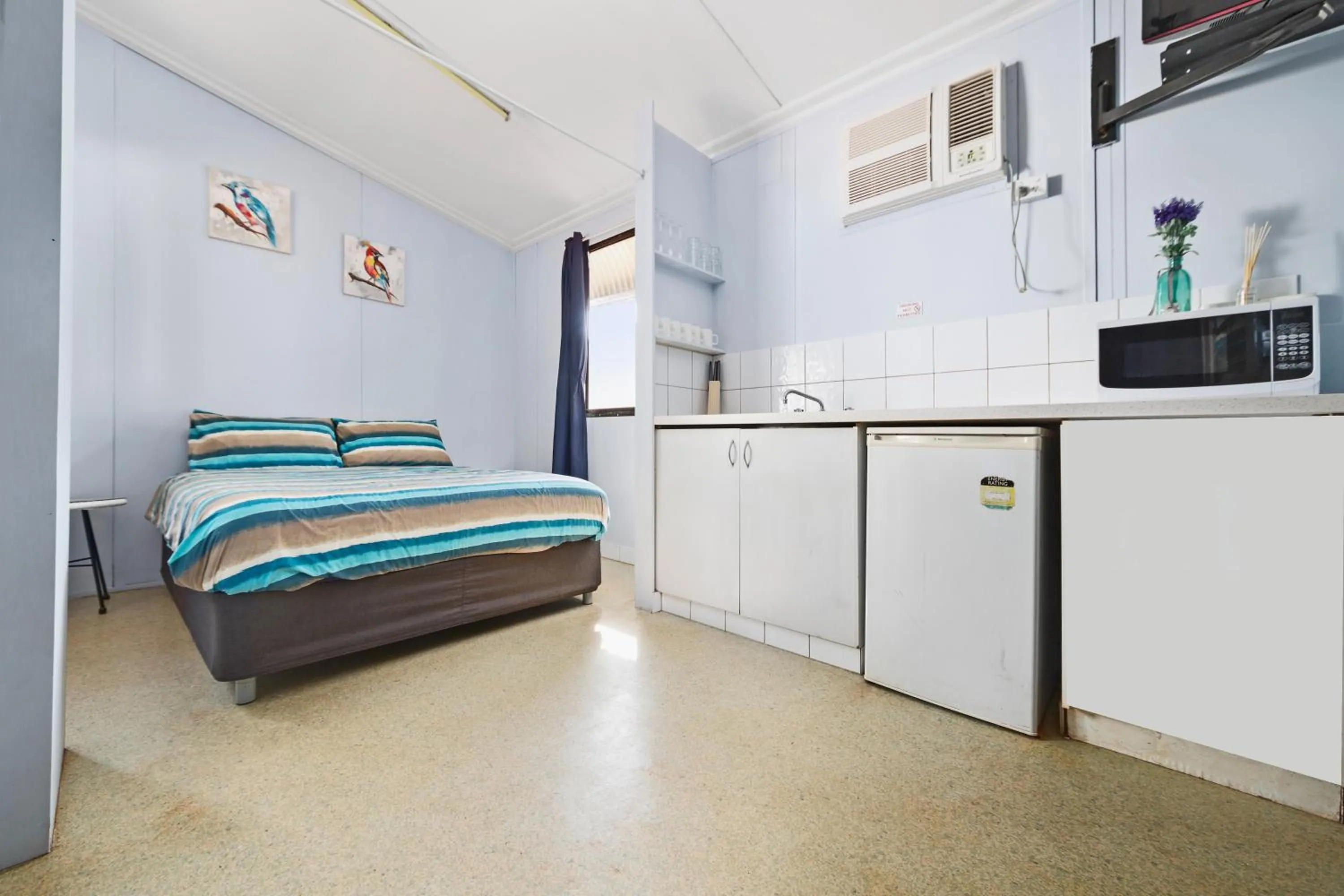 Bed in AAOK Lakes Resort and Caravan Park