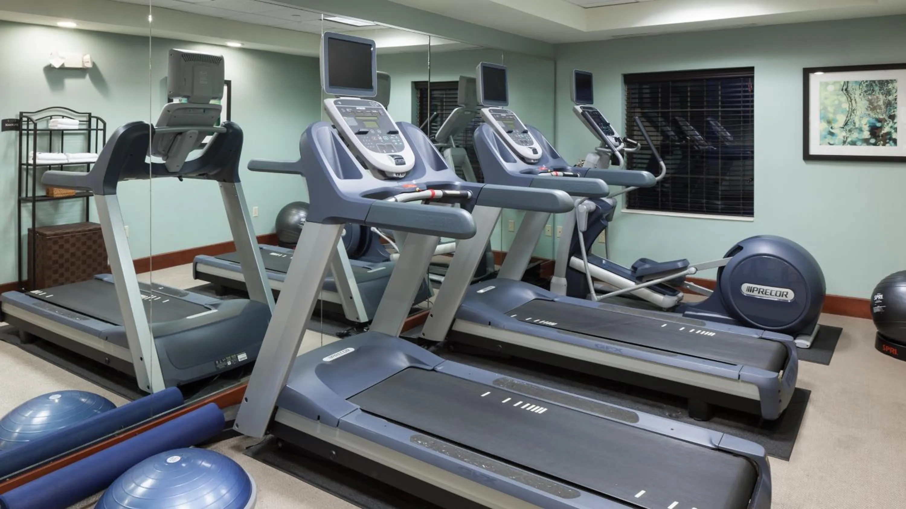 Fitness centre/facilities in Staybridge Suites Jackson by IHG