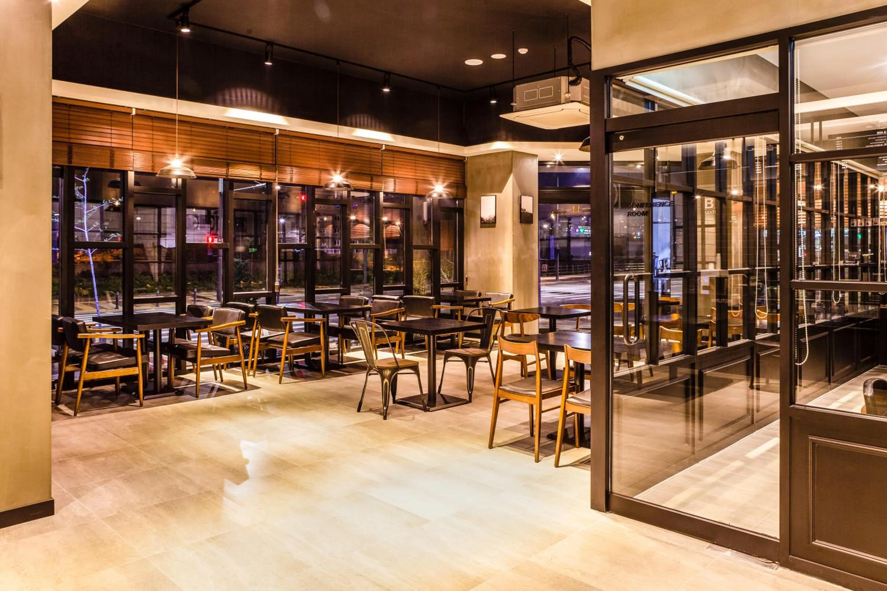 Restaurant/places to eat in Hotel Sienna