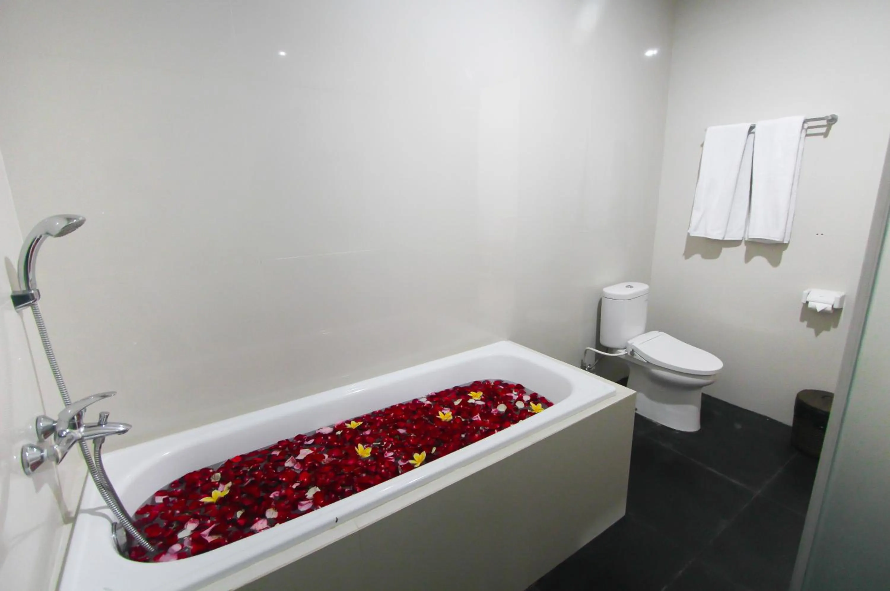 Food and drinks in Batu Empug Ubud by Mahaputra