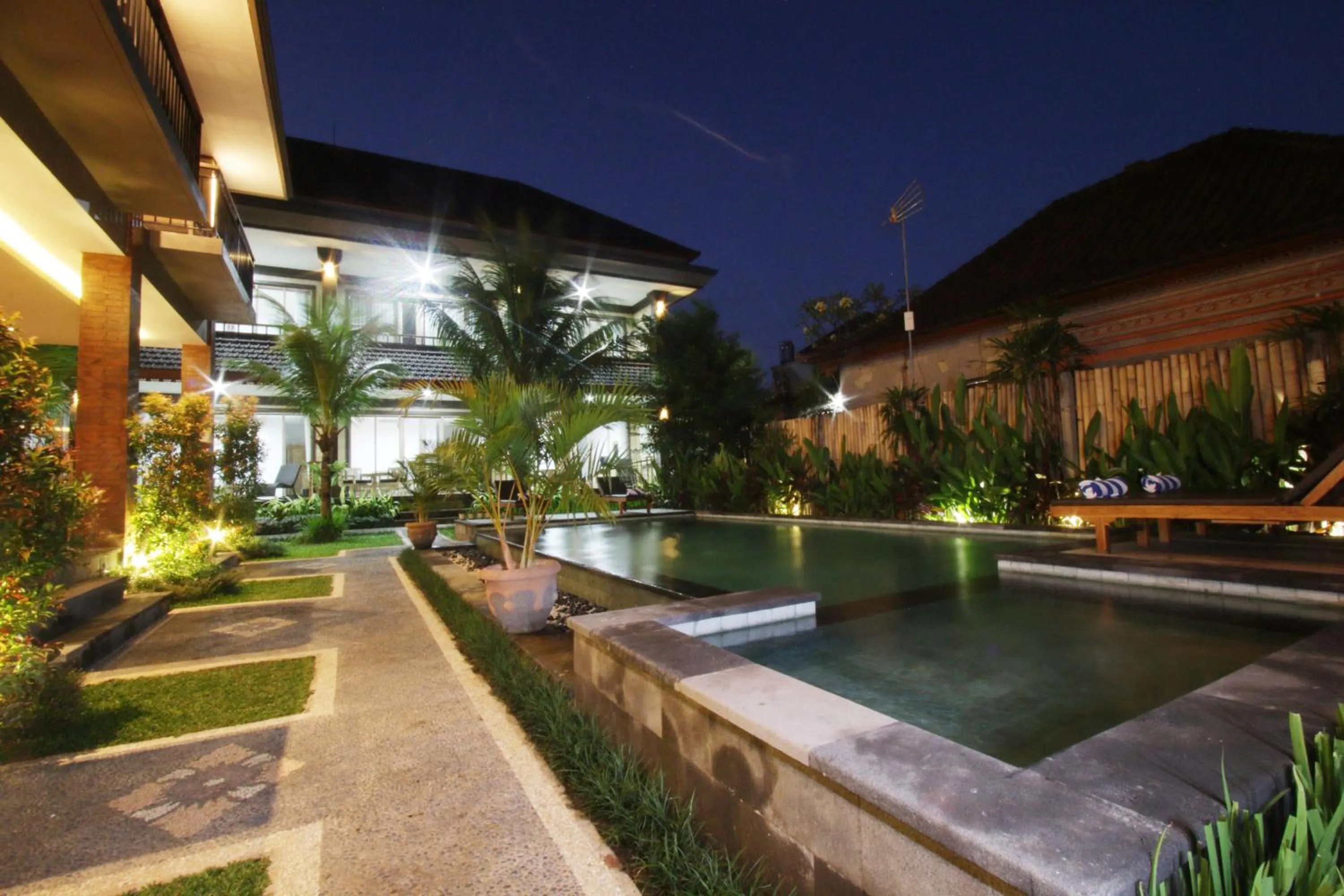 Swimming pool in Batu Empug Ubud by Mahaputra