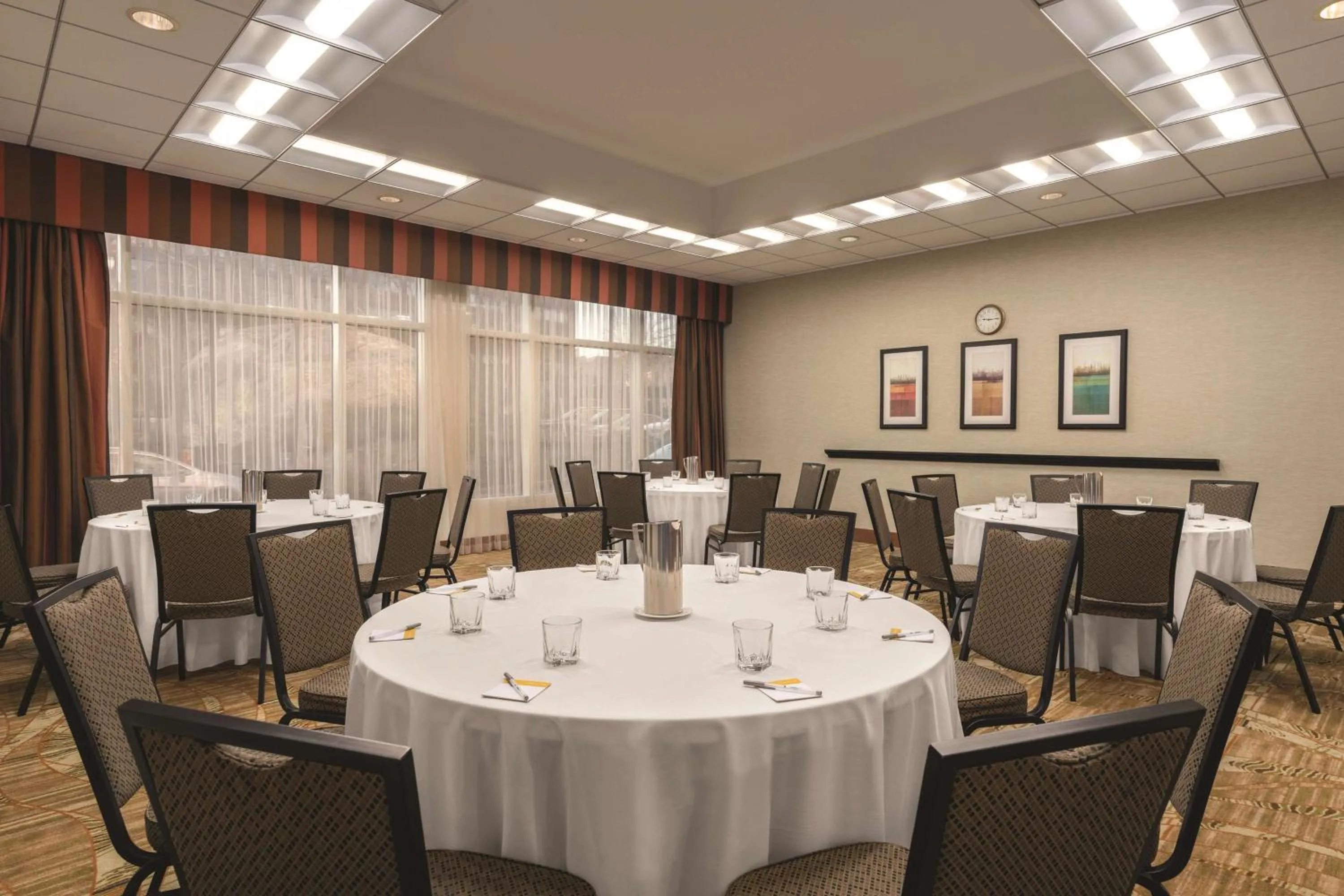 Meeting/conference room in Hampton Inn New York - LaGuardia Airport