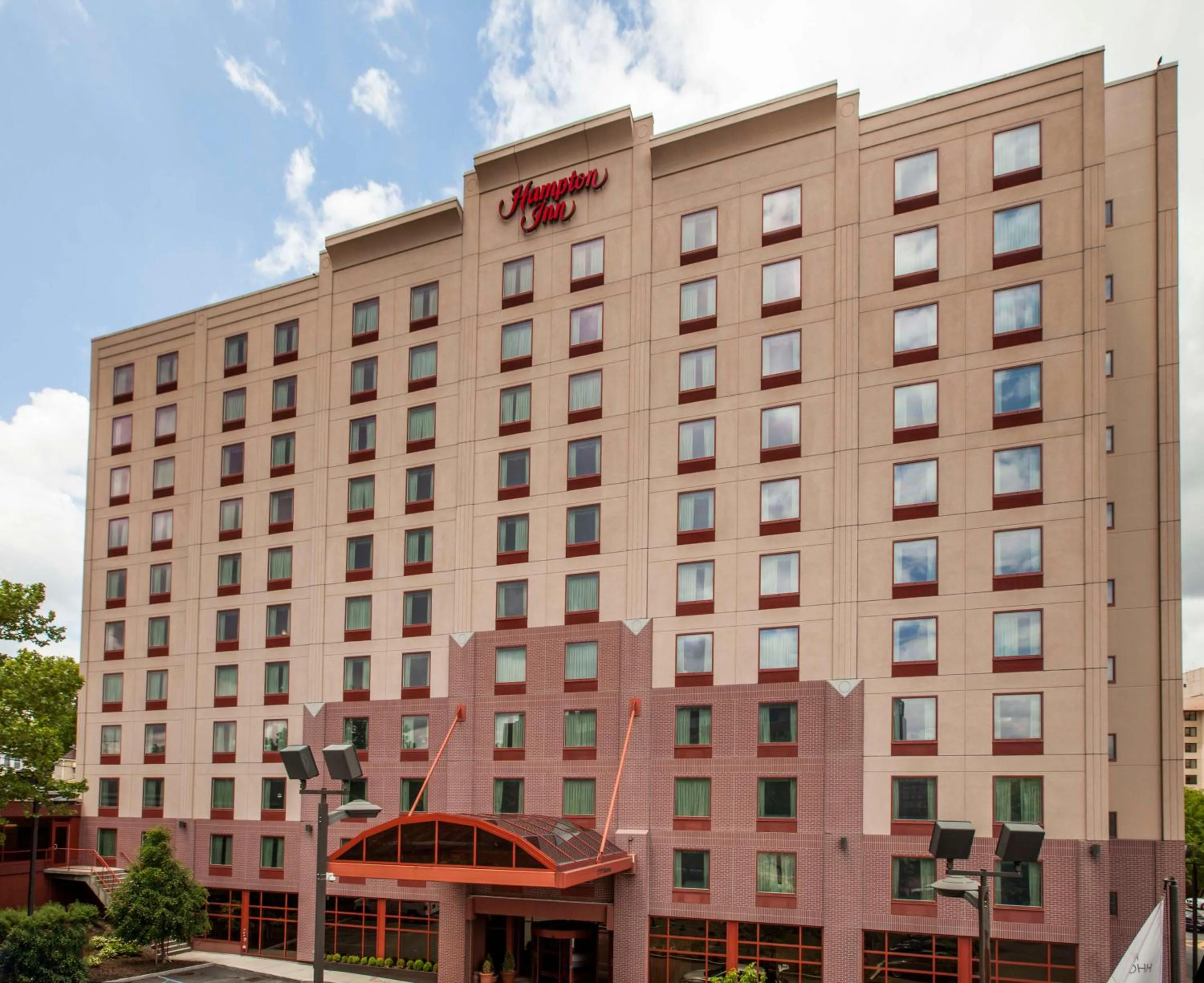 Property building in Hampton Inn New York - LaGuardia Airport