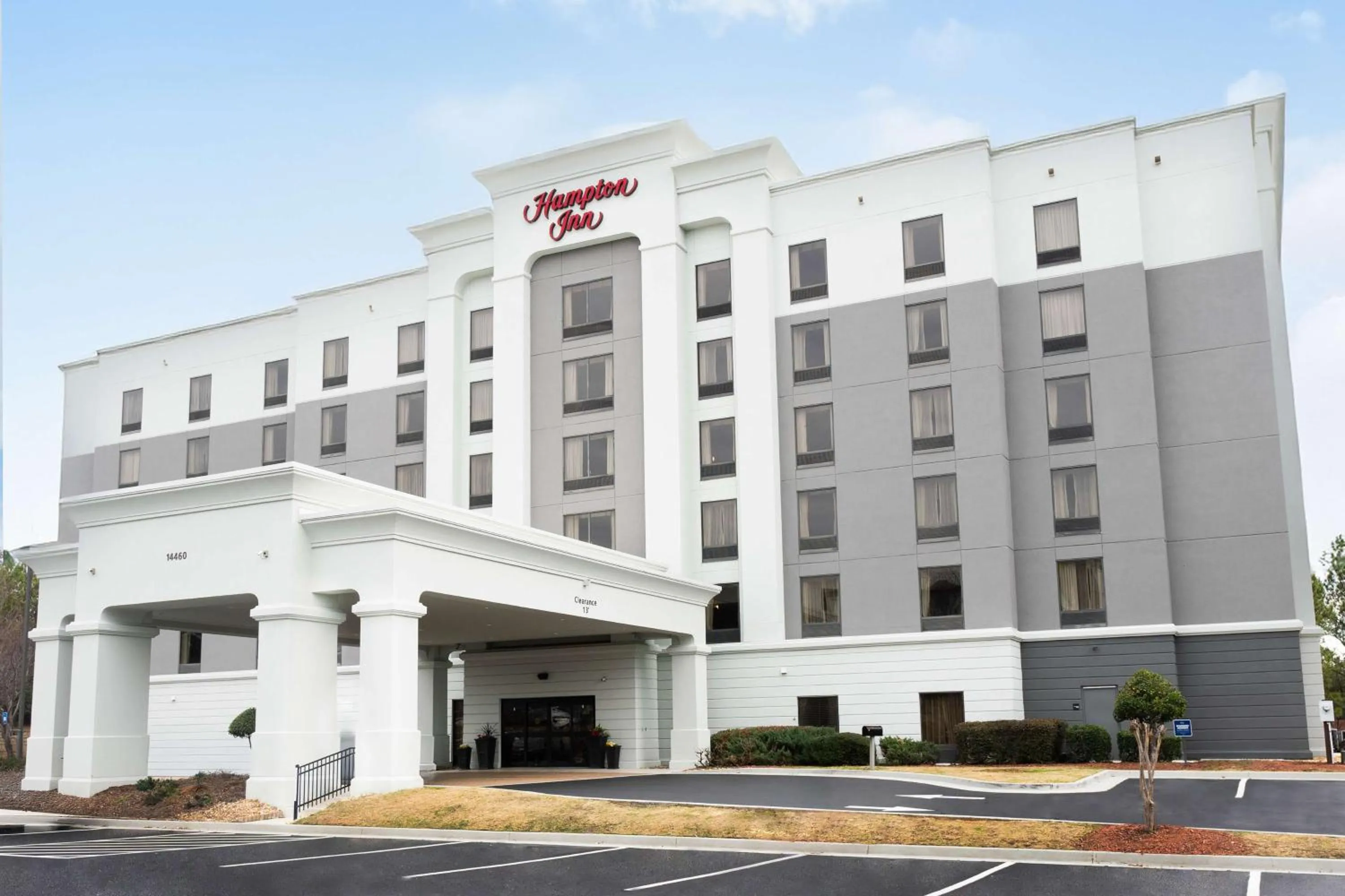 Property building in Hampton Inn Covington
