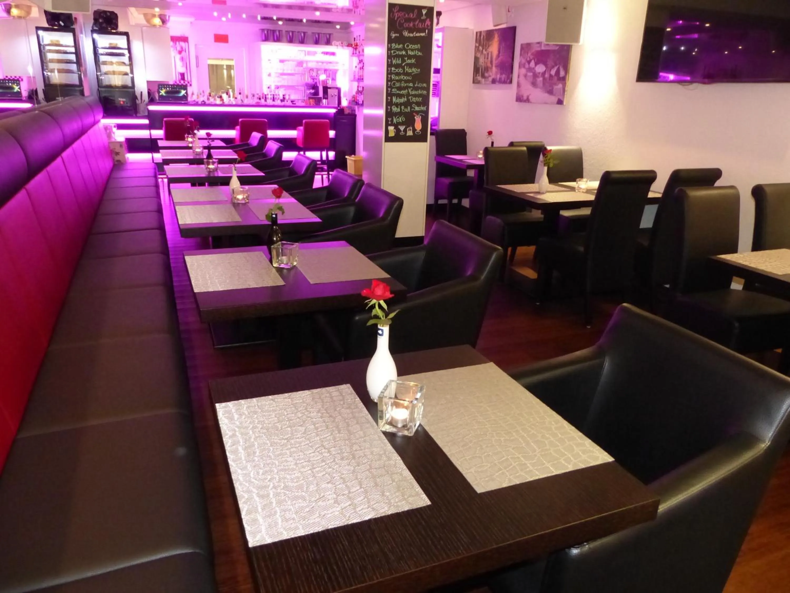 Restaurant/places to eat in Aparthotel C'est la vie