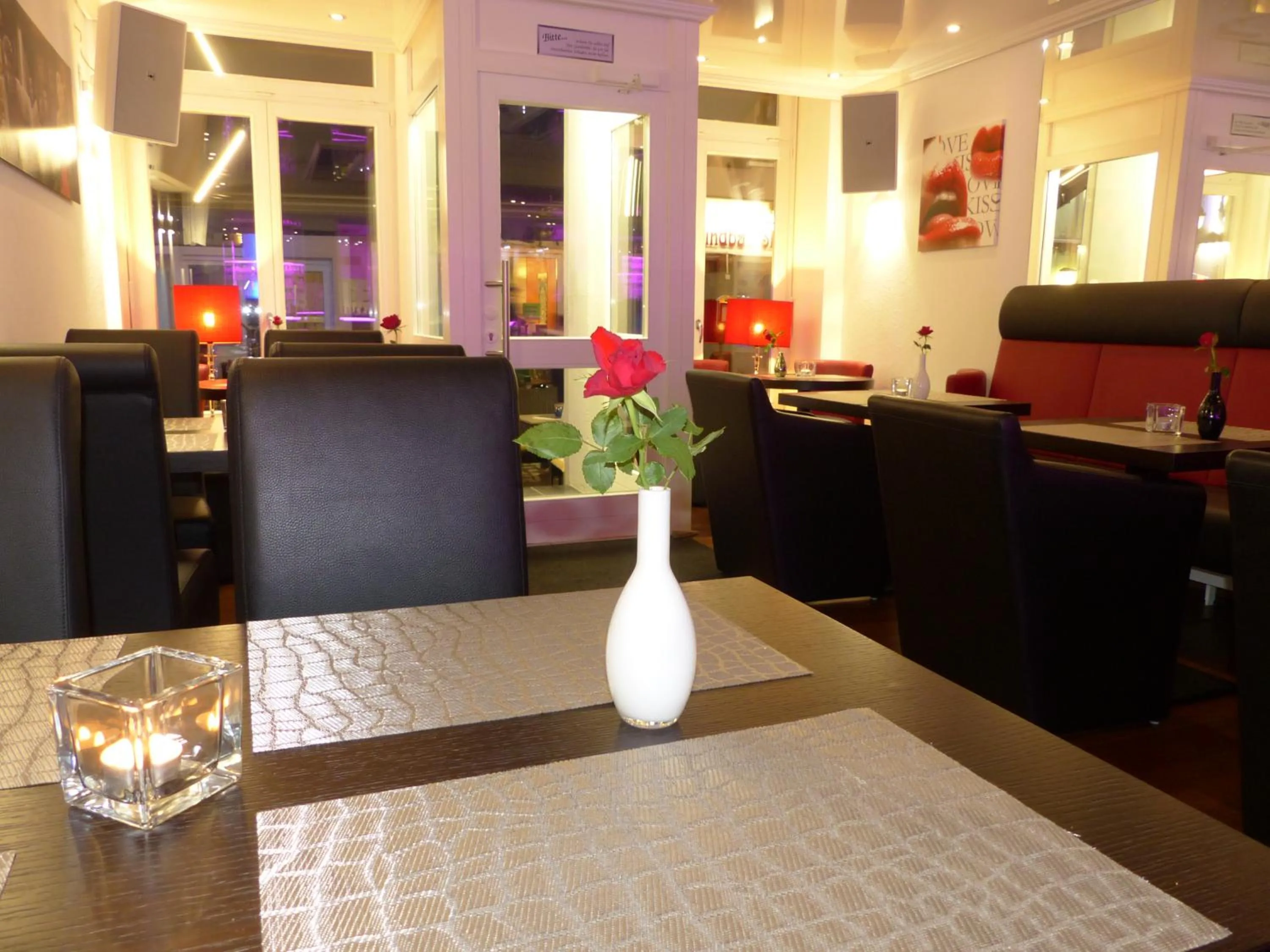 Restaurant/places to eat in Aparthotel C'est la vie