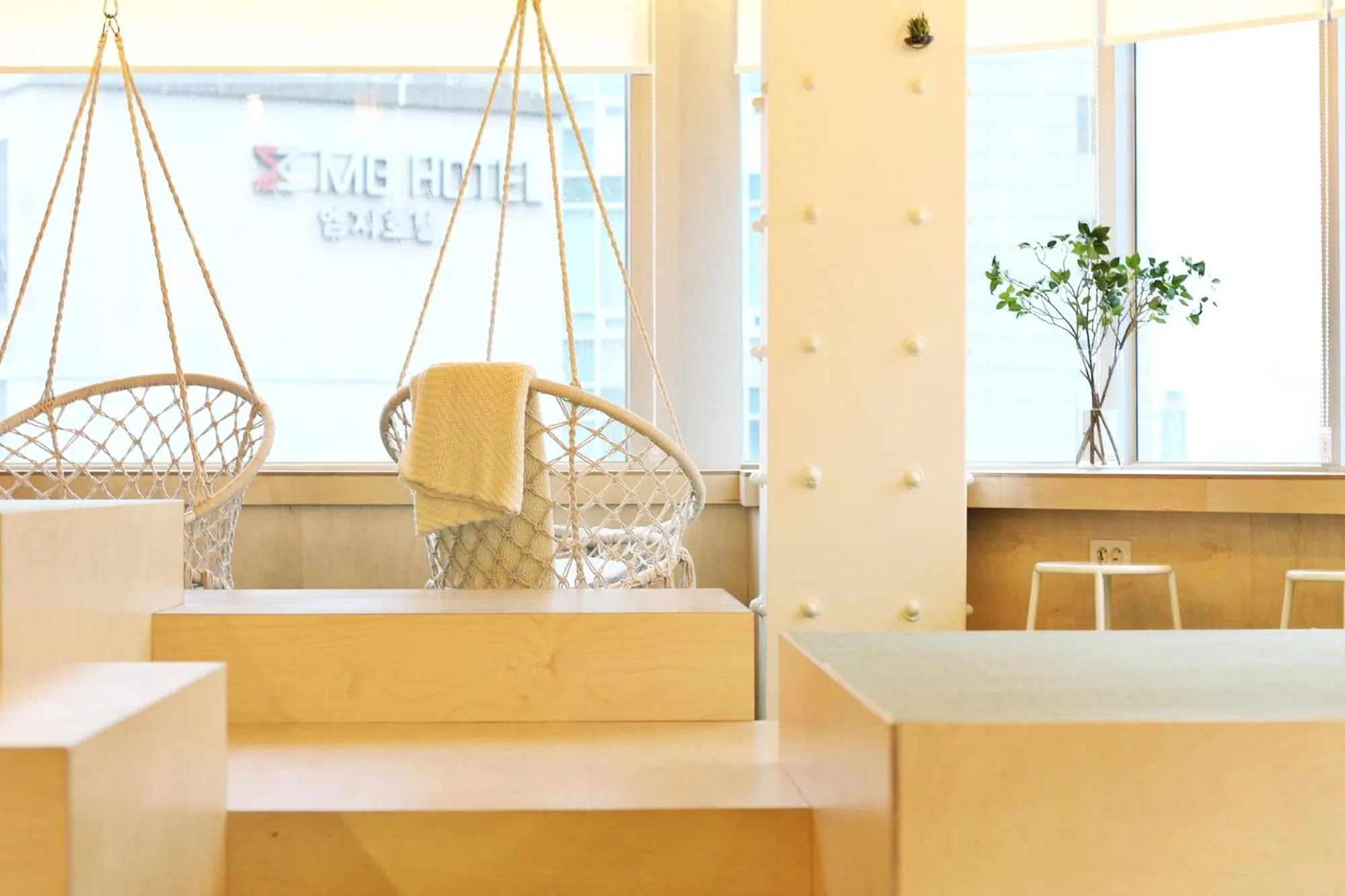 Communal lounge/ TV room in Hostel Haru