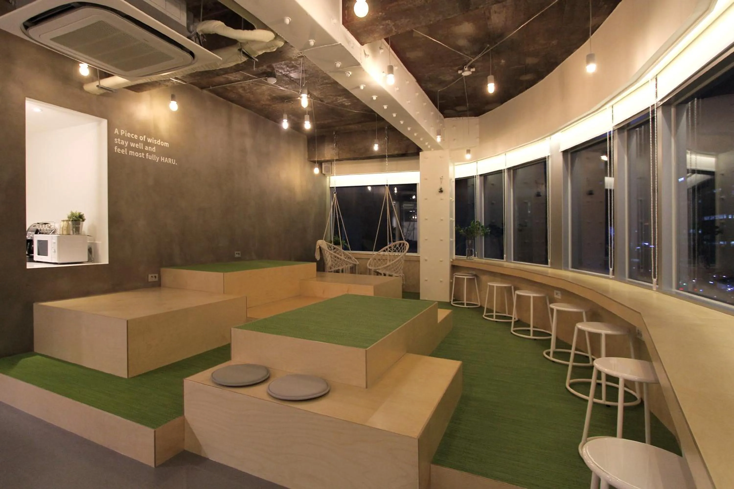 Communal lounge/ TV room in Hostel Haru