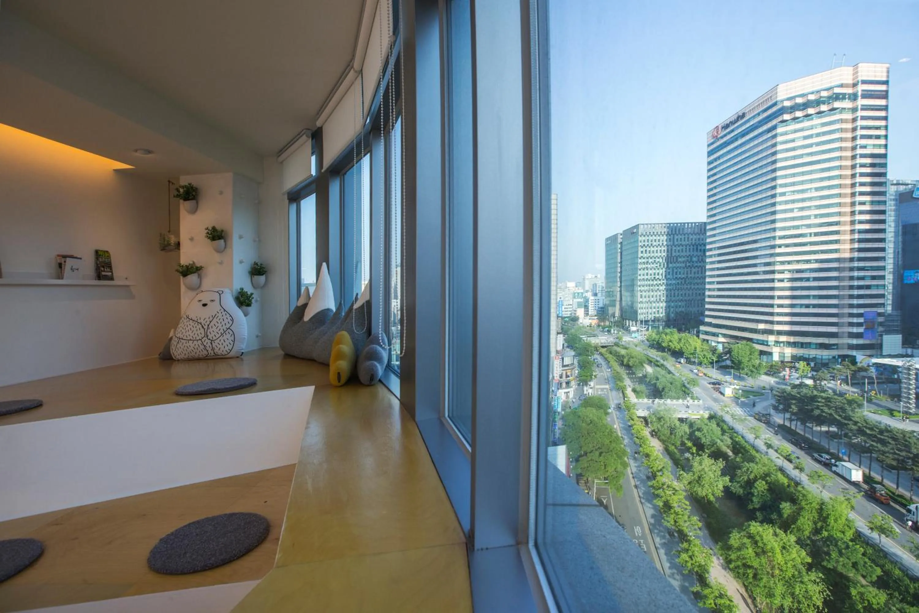 Communal lounge/ TV room in Hostel Haru