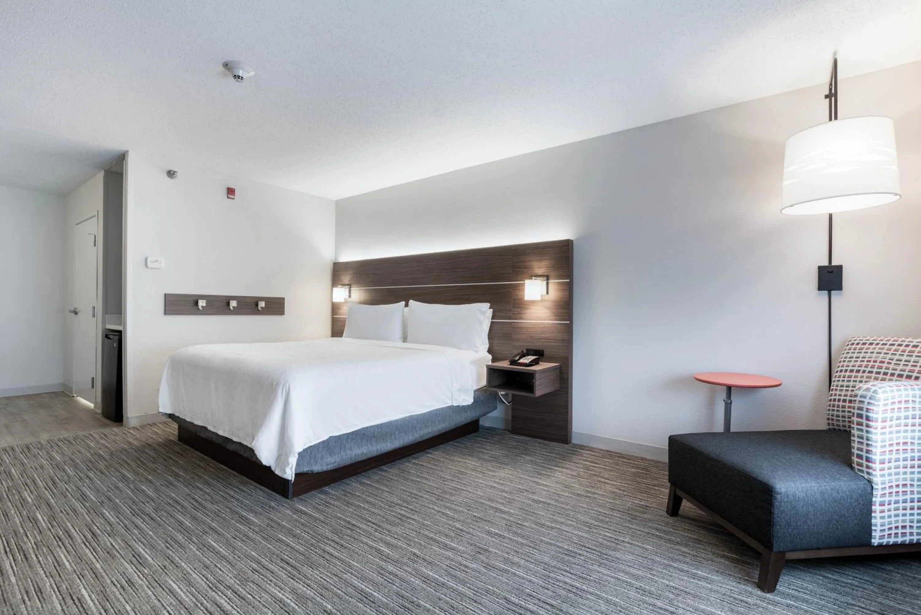 Bed in Holiday Inn Express Hotel & Suites Jasper, an IHG Hotel