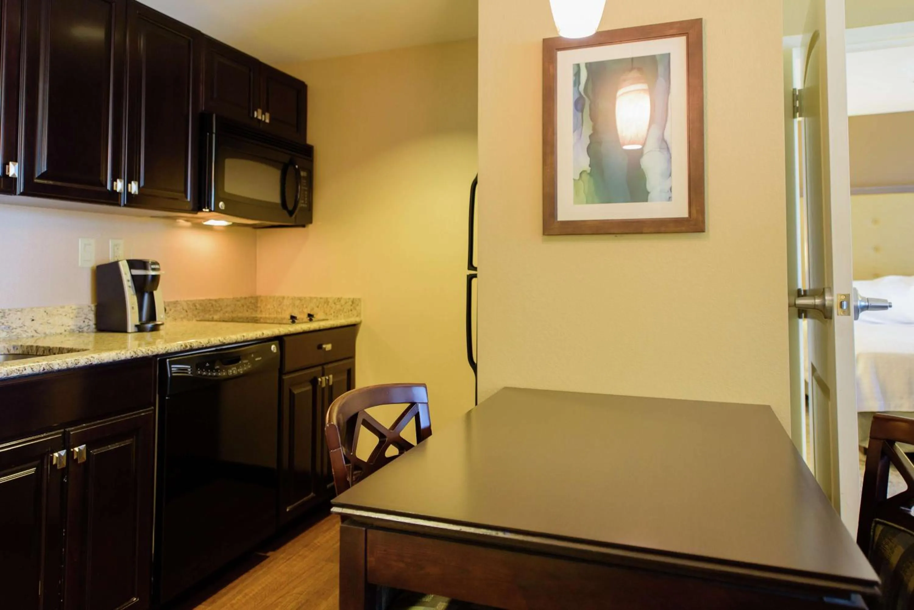 Kitchen or kitchenette in Homewood Suites by Hilton Phoenix Chandler Fashion Center