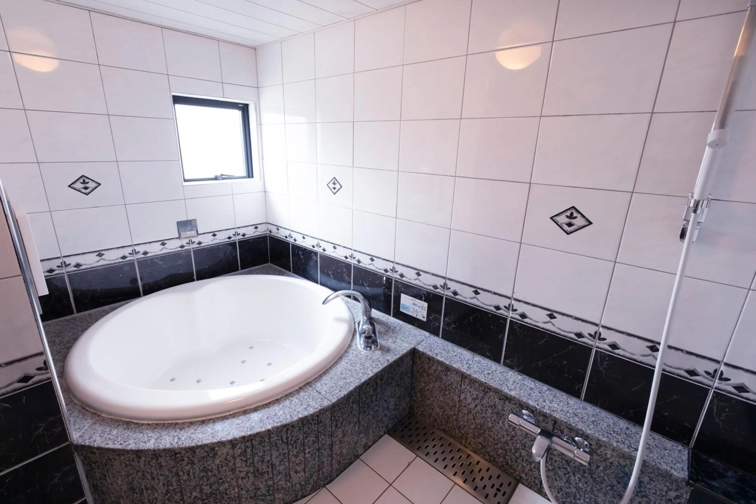 Shower in HOTEL ATLAS Shinkabukicho (Adult Only)