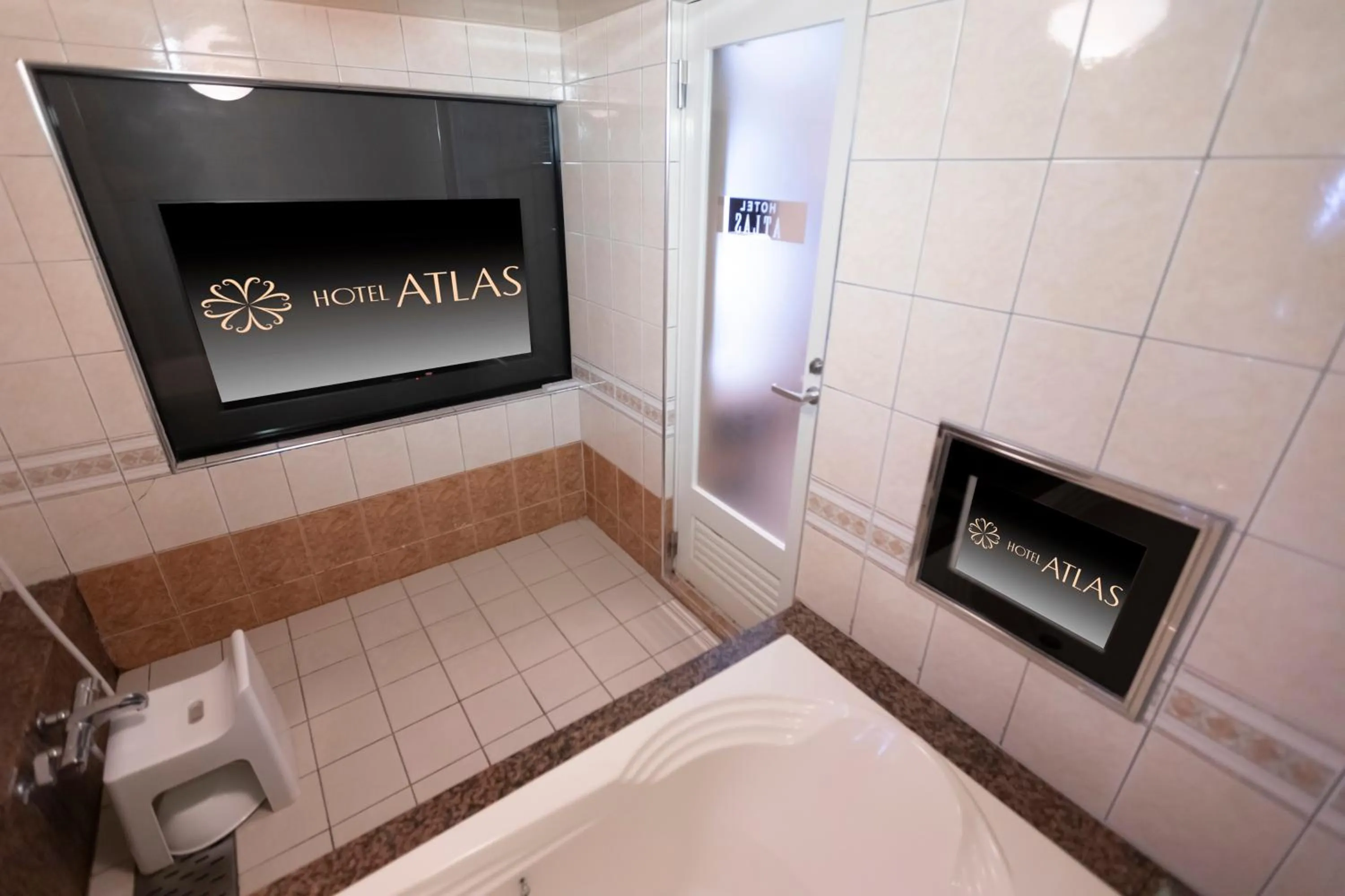 Shower in HOTEL ATLAS Shinkabukicho (Adult Only)