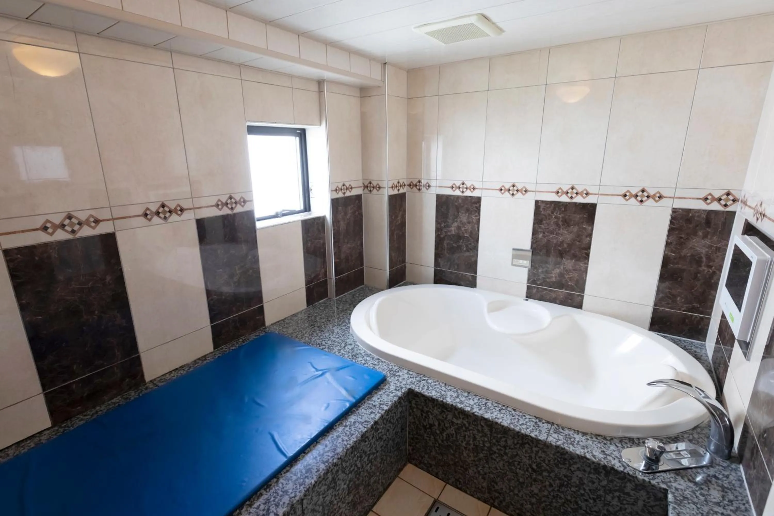 Shower in HOTEL ATLAS Shinkabukicho (Adult Only)