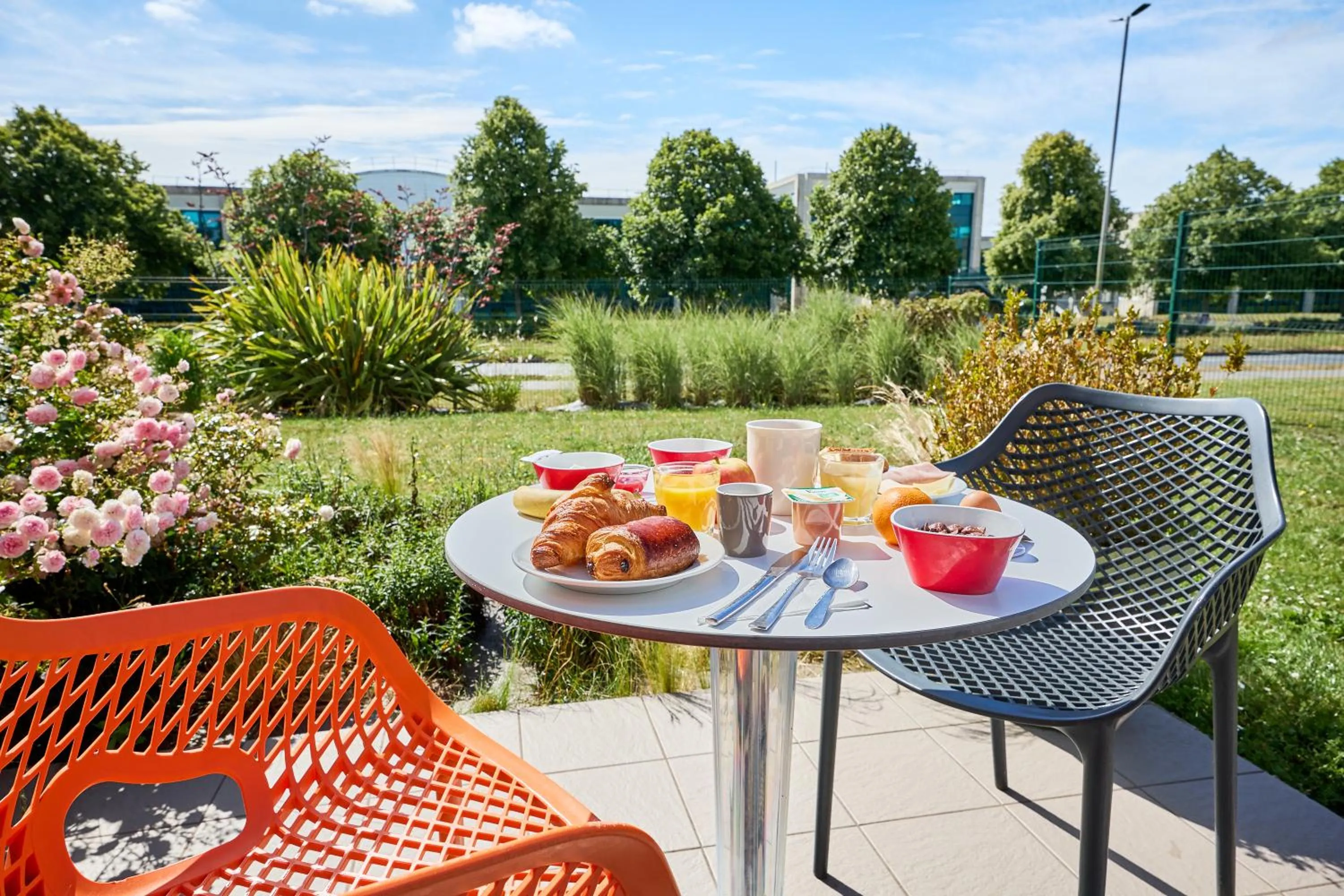 Patio in Ace Hôtel Caen Nord Mémorial