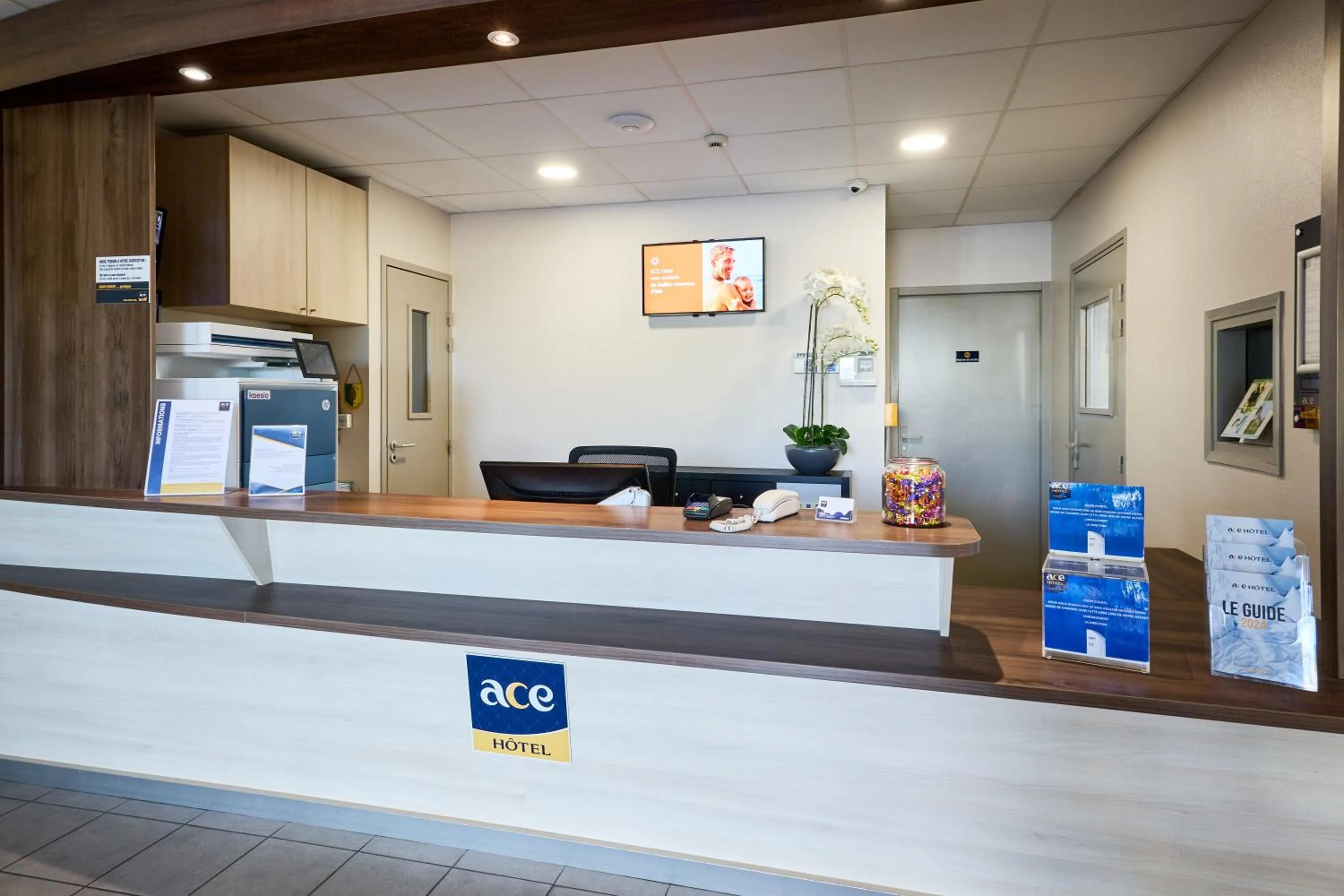 Lobby or reception in Ace Hôtel Caen Nord Mémorial