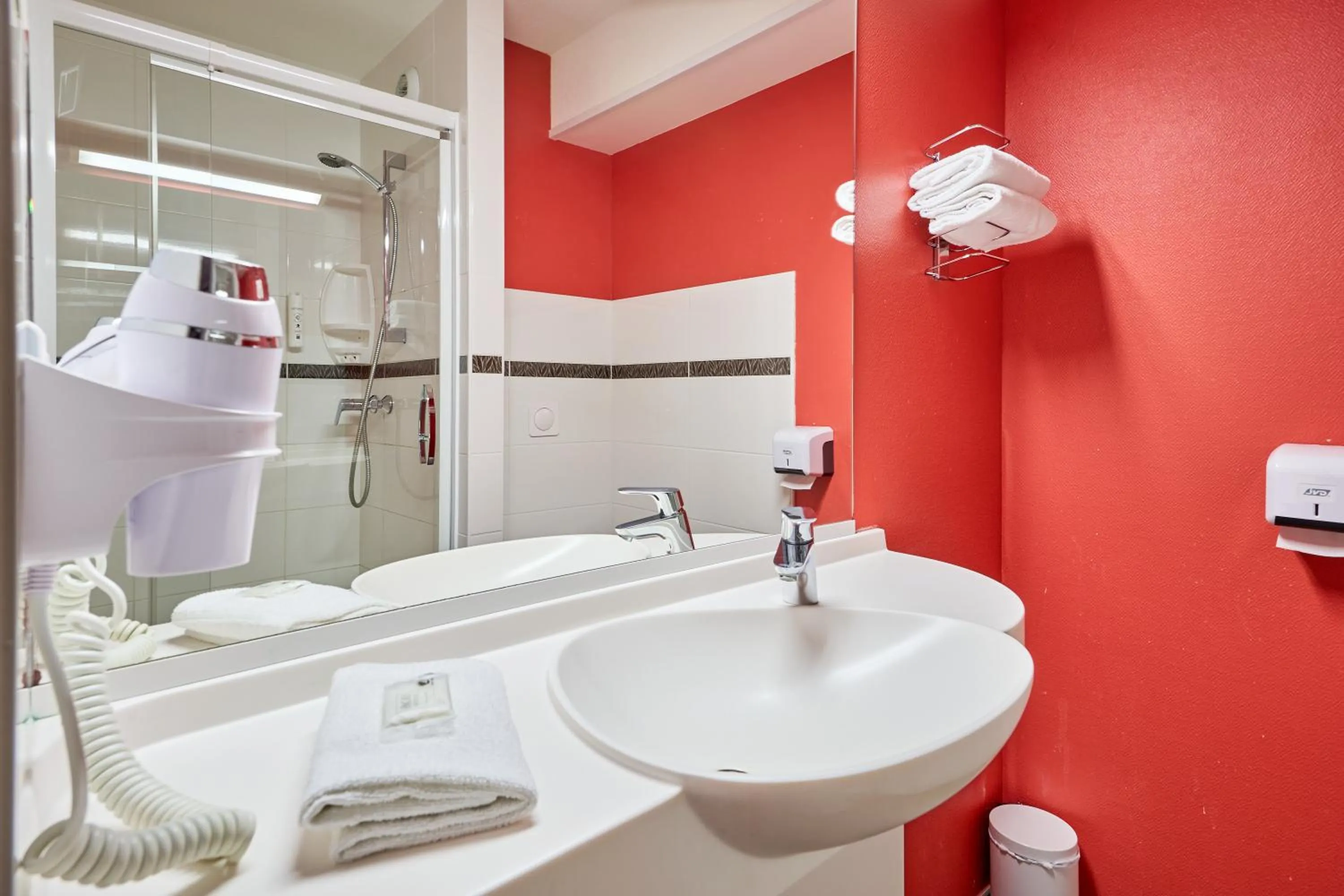 Shower in Ace Hôtel Caen Nord Mémorial