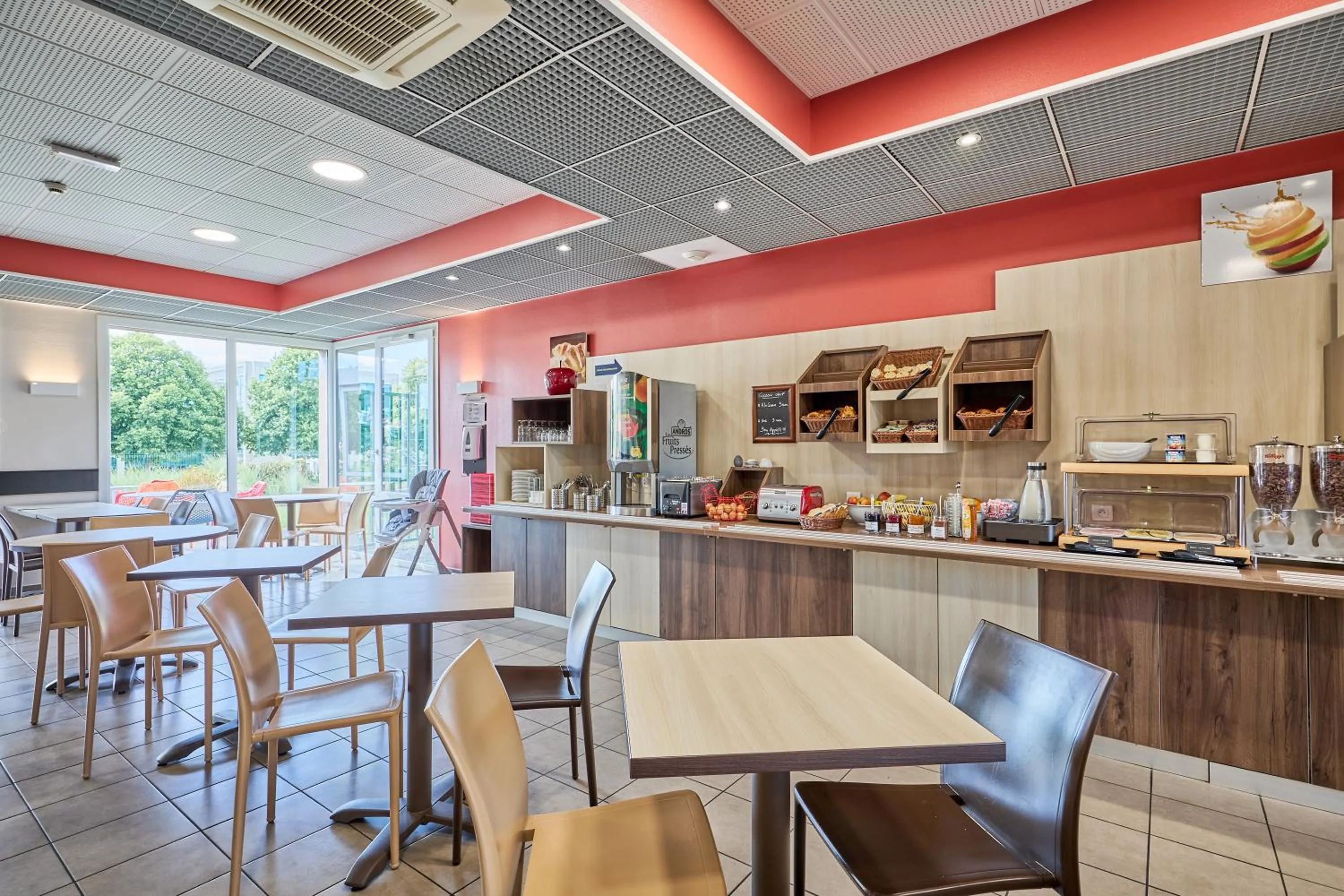 Food and drinks in Ace Hôtel Caen Nord Mémorial