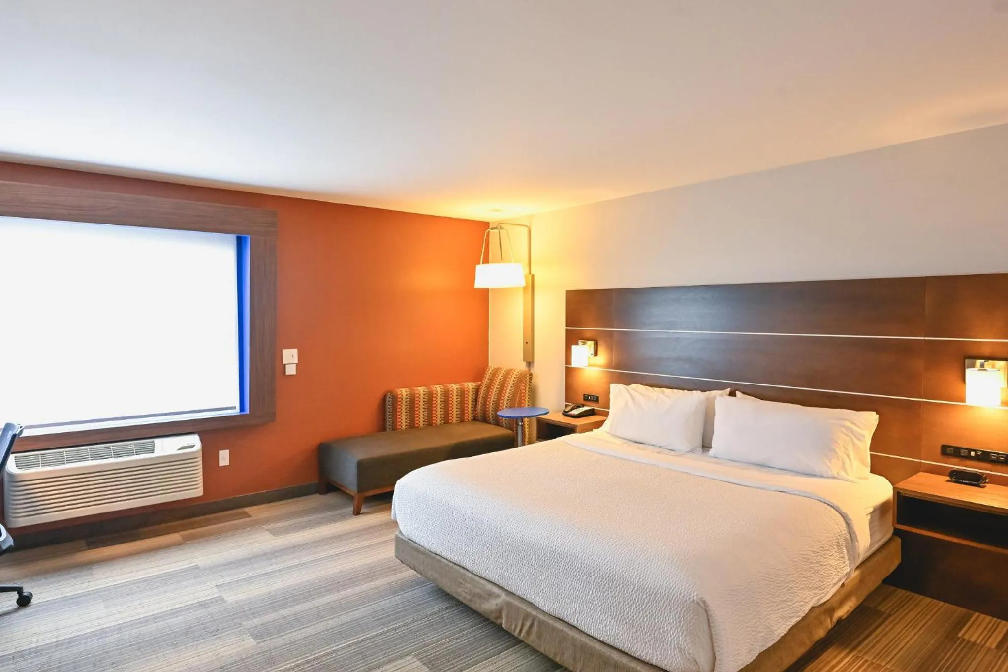 Photo of the whole room, Bed in Holiday Inn Express Houghton-Keweenaw by IHG