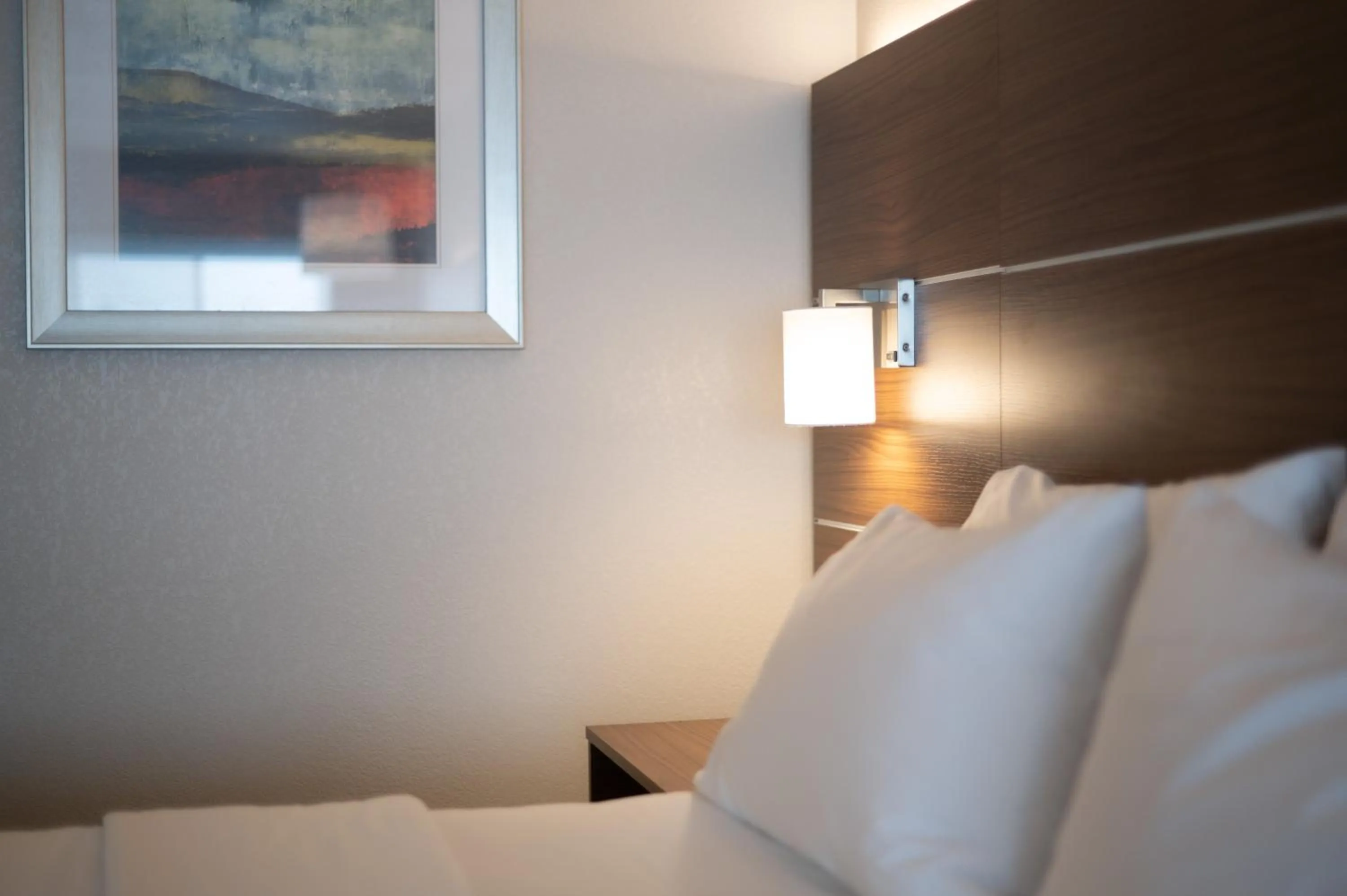 Bed in Holiday Inn Express Houghton-Keweenaw by IHG