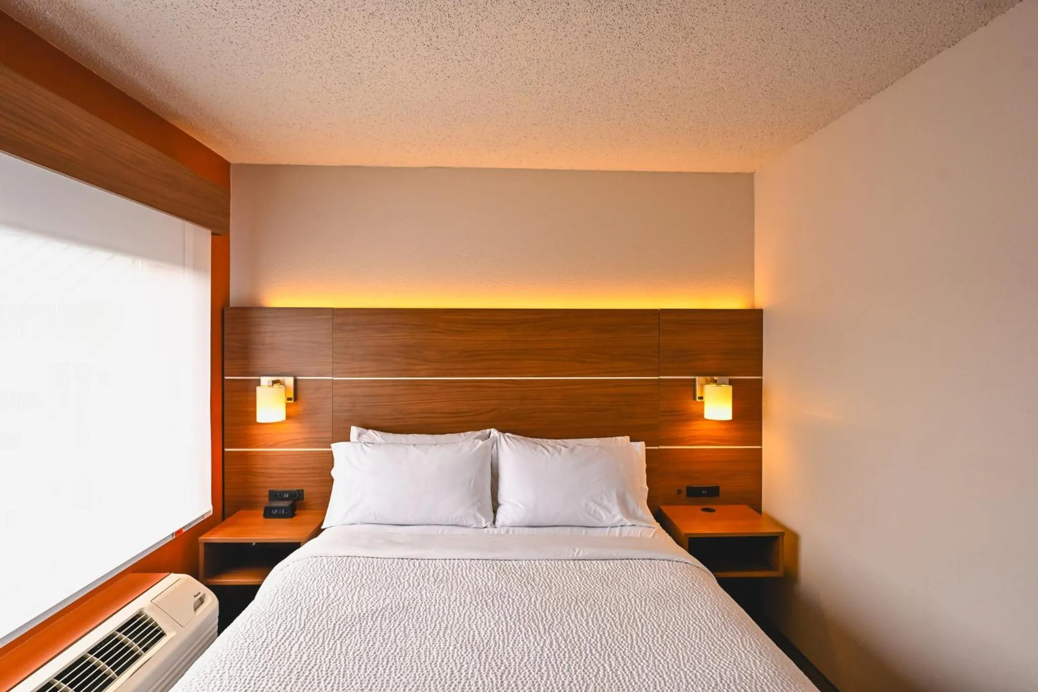 Photo of the whole room, Bed in Holiday Inn Express Houghton-Keweenaw by IHG