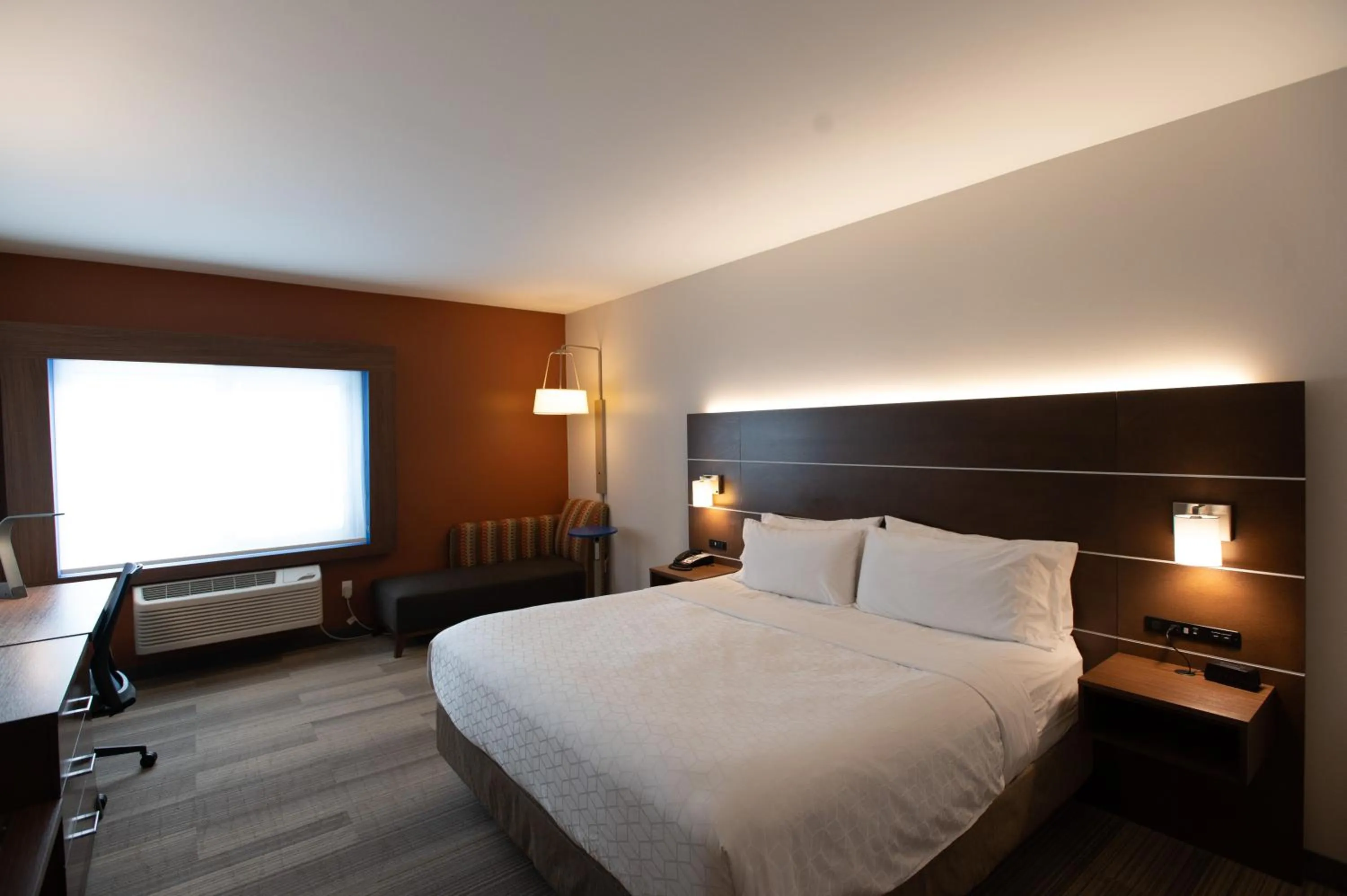 Bed in Holiday Inn Express Houghton-Keweenaw by IHG