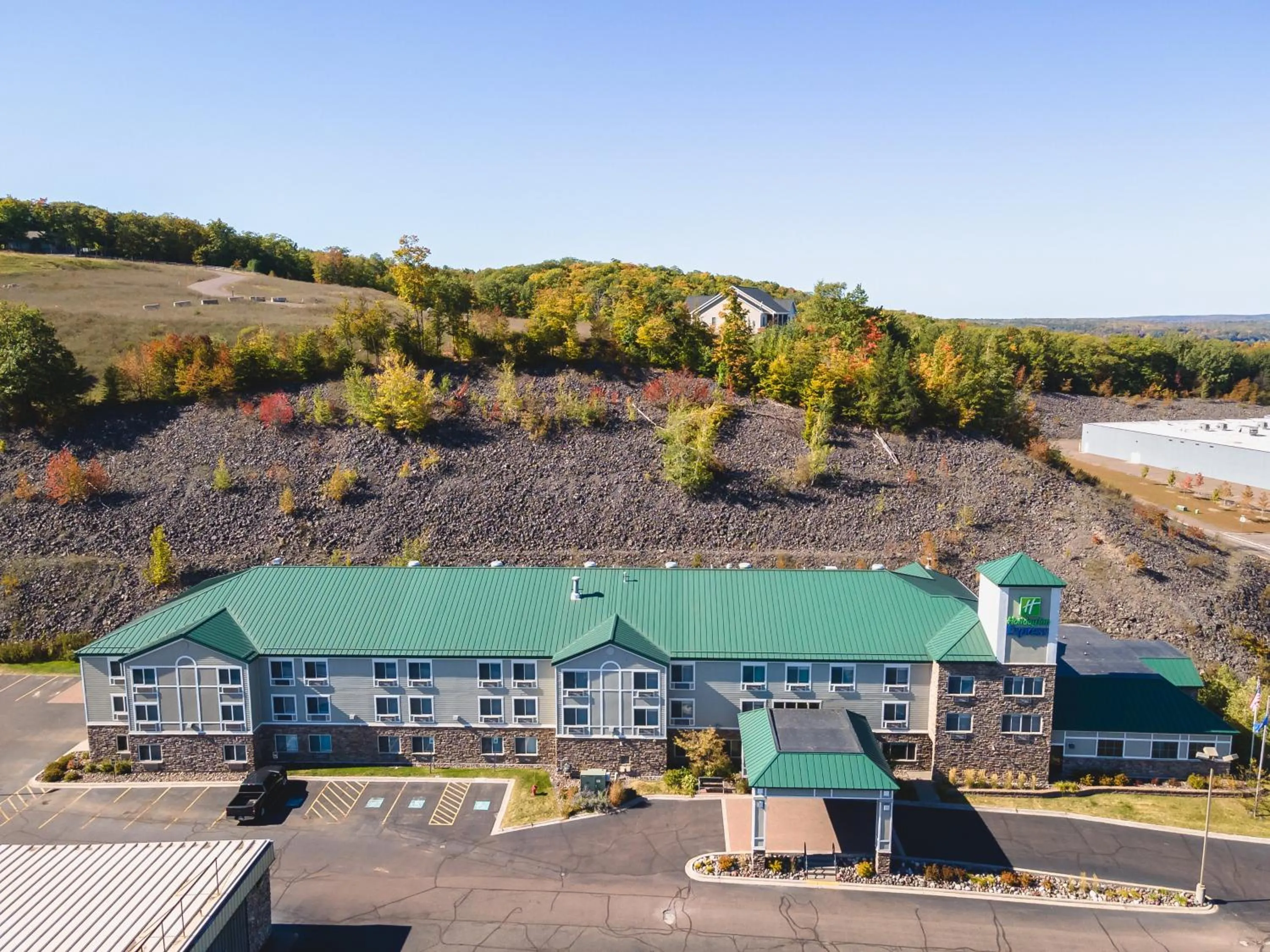 Property building in Holiday Inn Express Houghton-Keweenaw by IHG