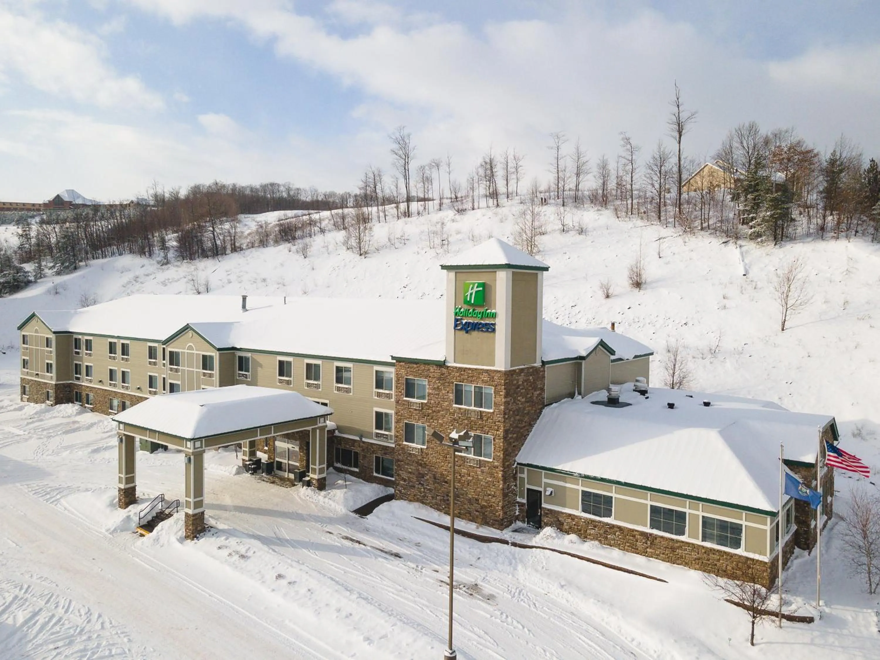 Property building in Holiday Inn Express Houghton-Keweenaw by IHG
