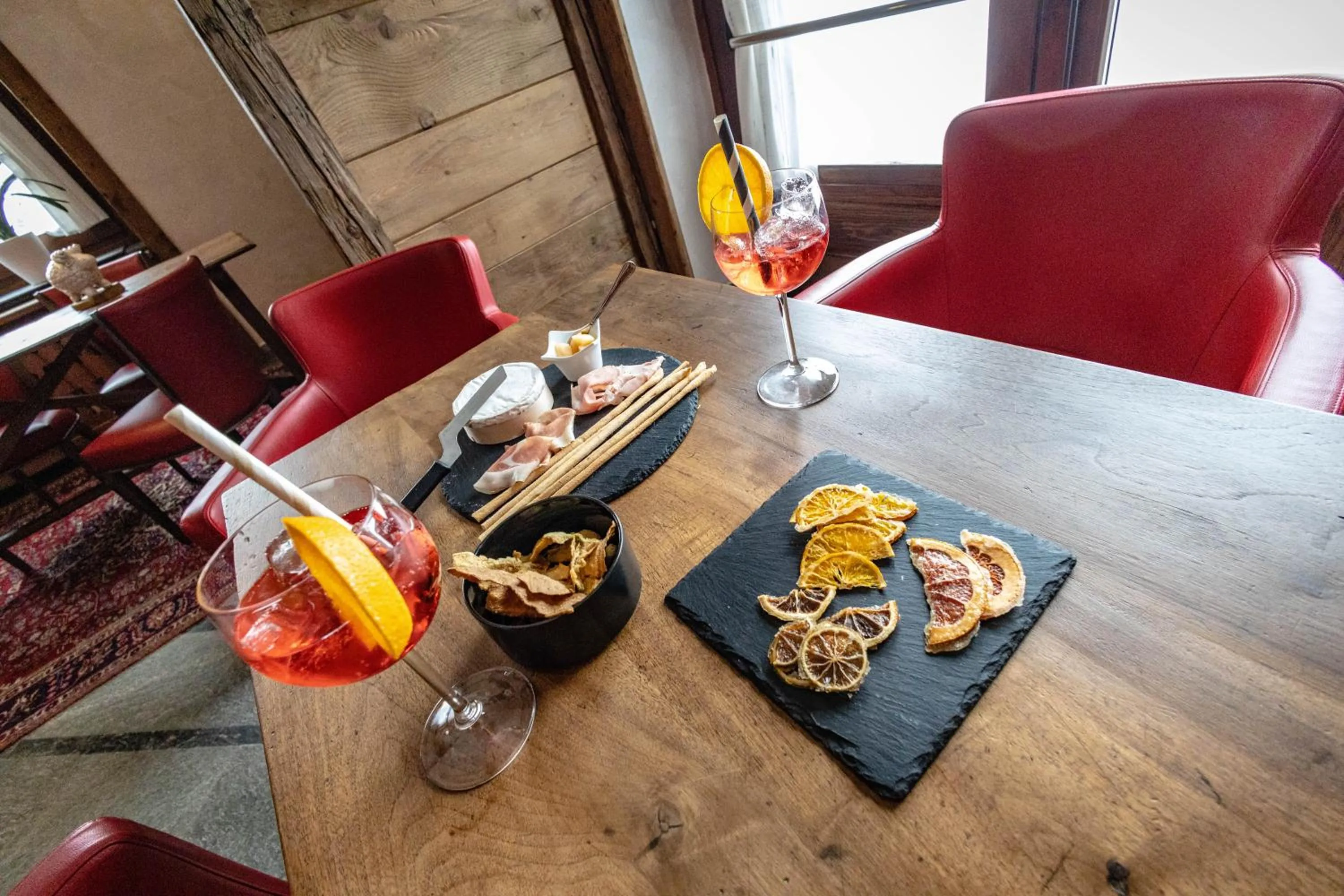 Lounge or bar in Hotel & Restaurant Le Charaban