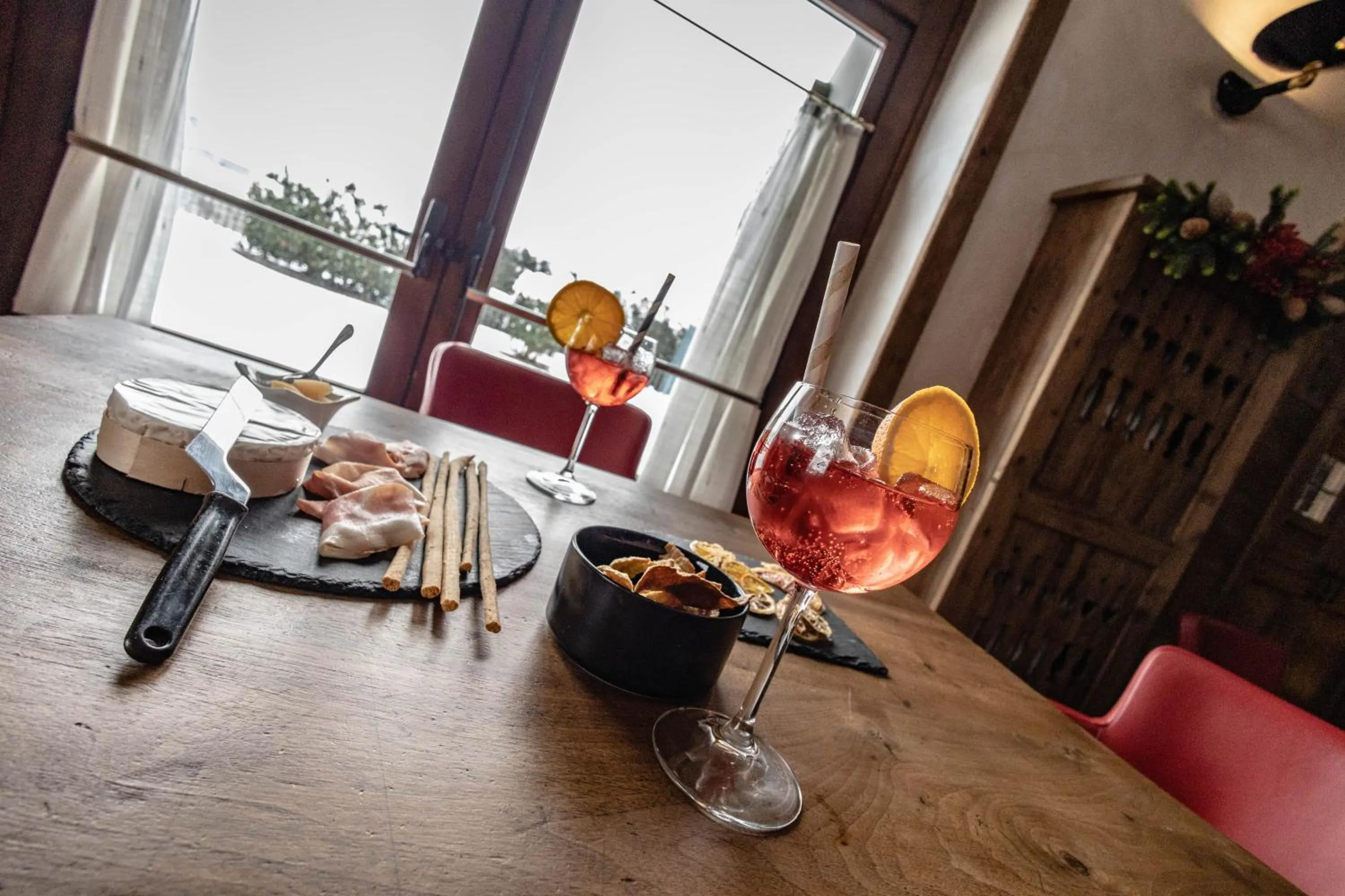 Lounge or bar in Hotel & Restaurant Le Charaban