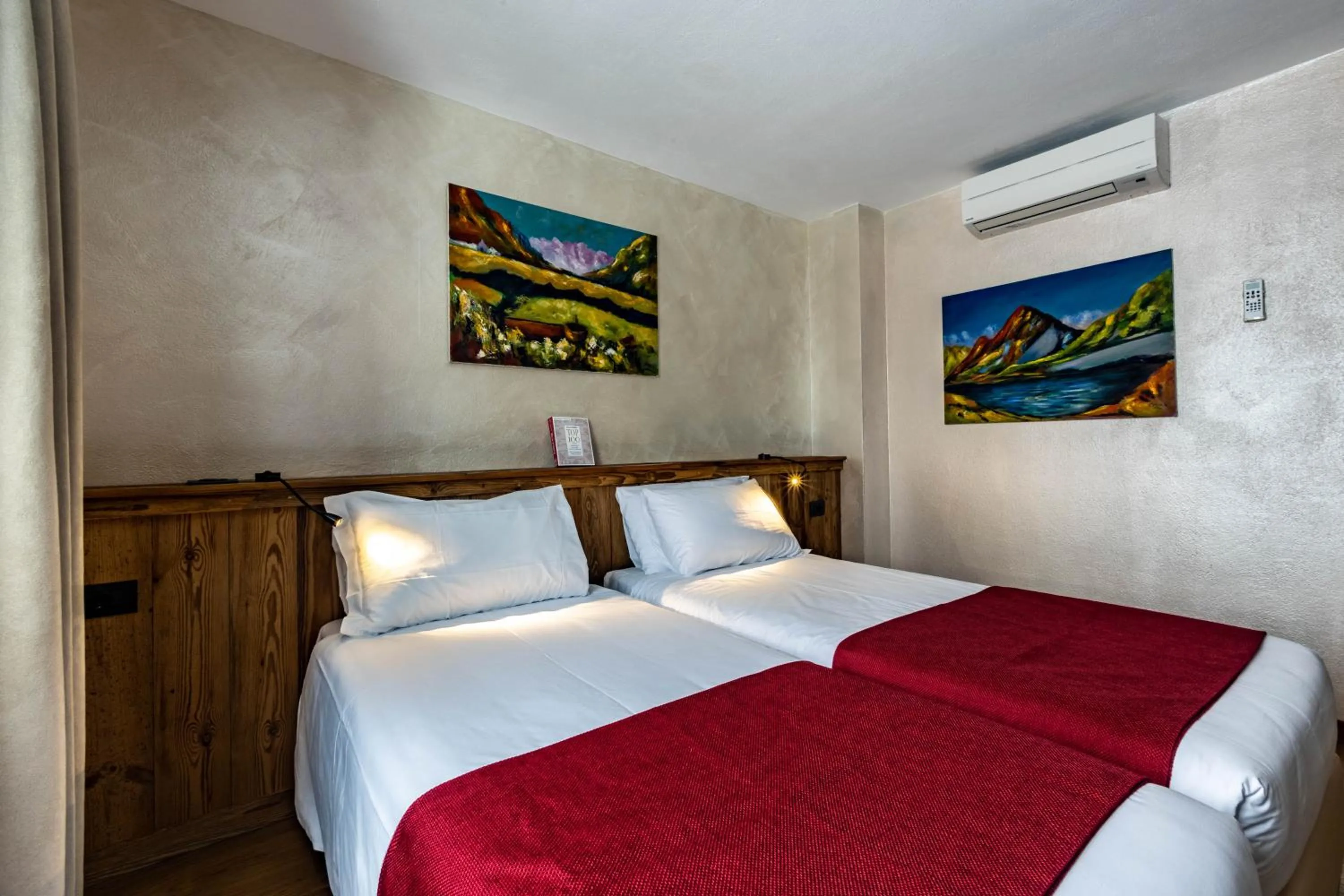 Bedroom, Bed in Hotel & Restaurant Le Charaban