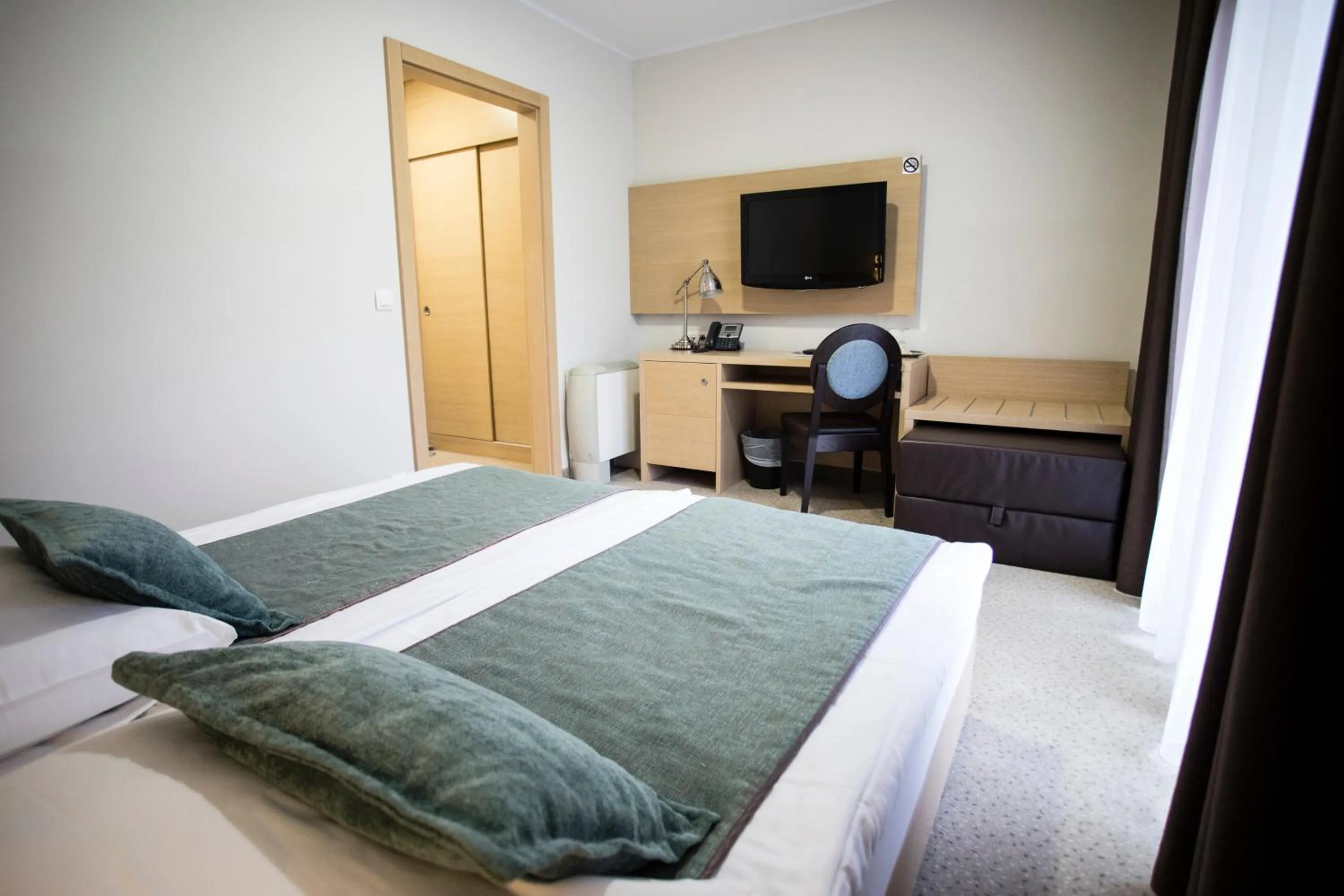 Photo of the whole room, Bed in Hotel Mangart